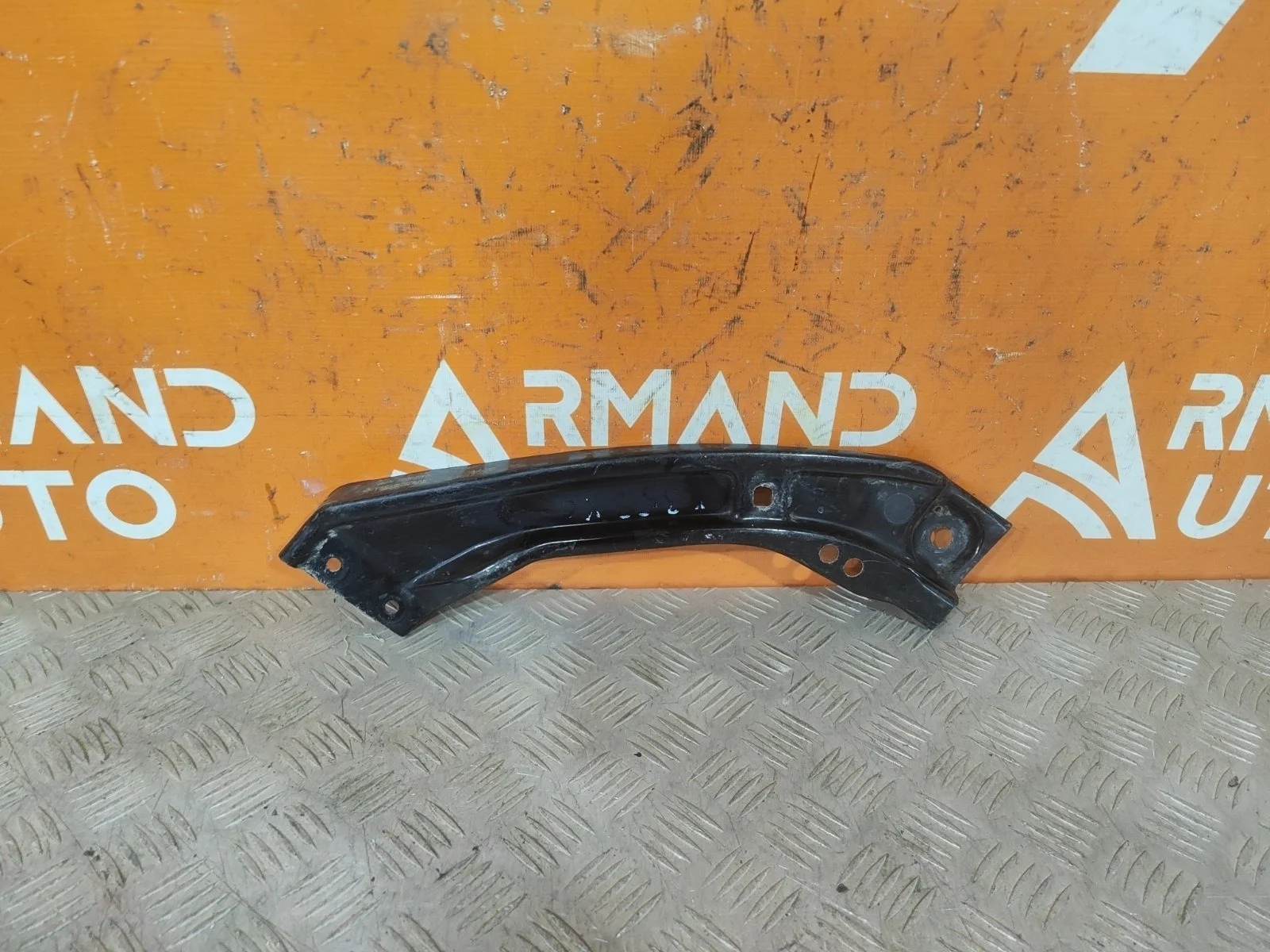 Кронштейн фары Skoda Rapid 2020-2023 60U805932A 2, правый