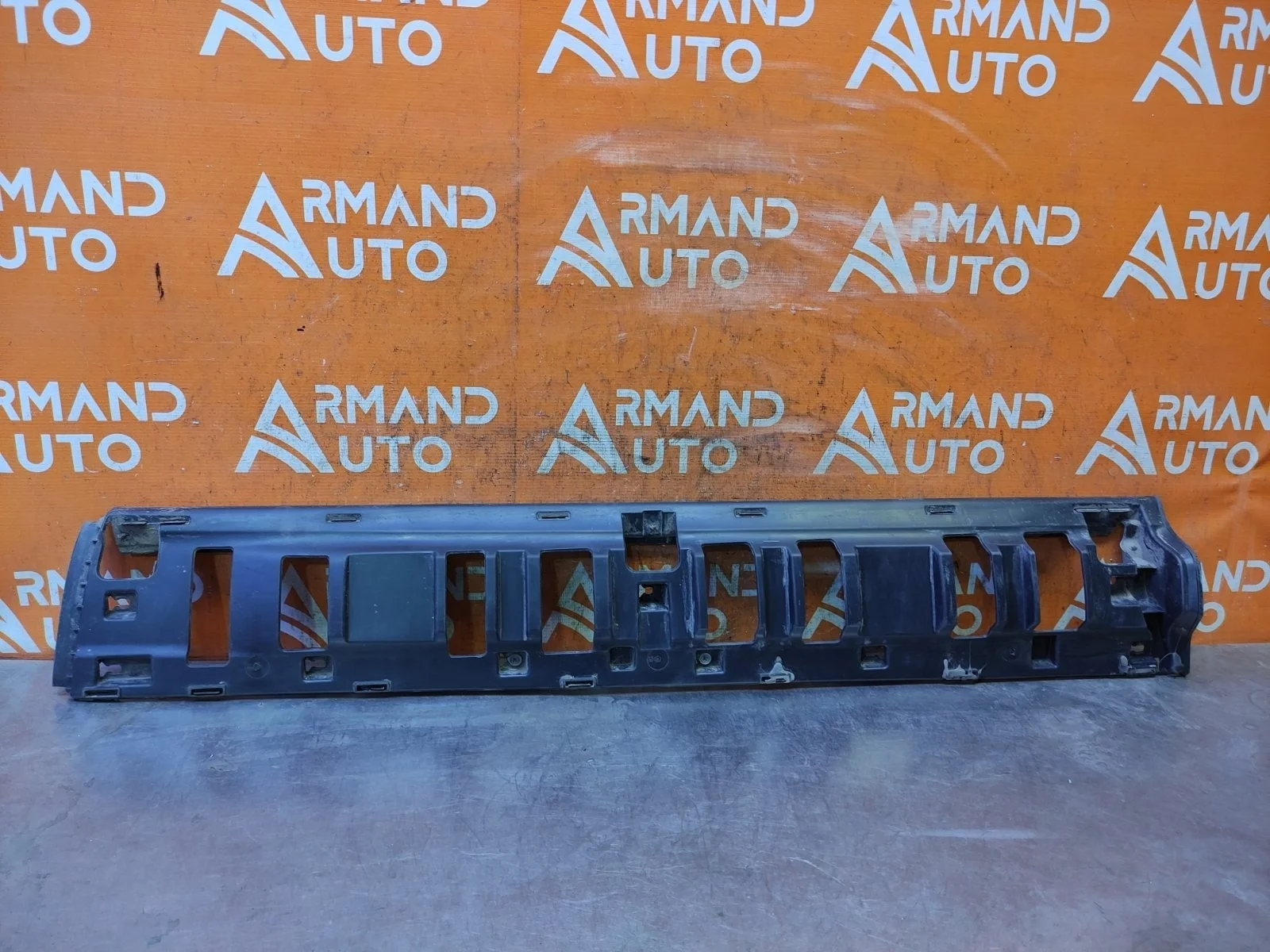 Кронштейн молдинга двери Land Rover Range Rover Sport 2013-2022 LR044138 2 L494, передний правый