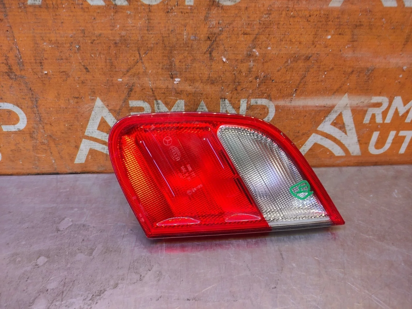 Фонарь внутренний Mercedes CLK-Class 1997-2003 A2088200864 W208, правый