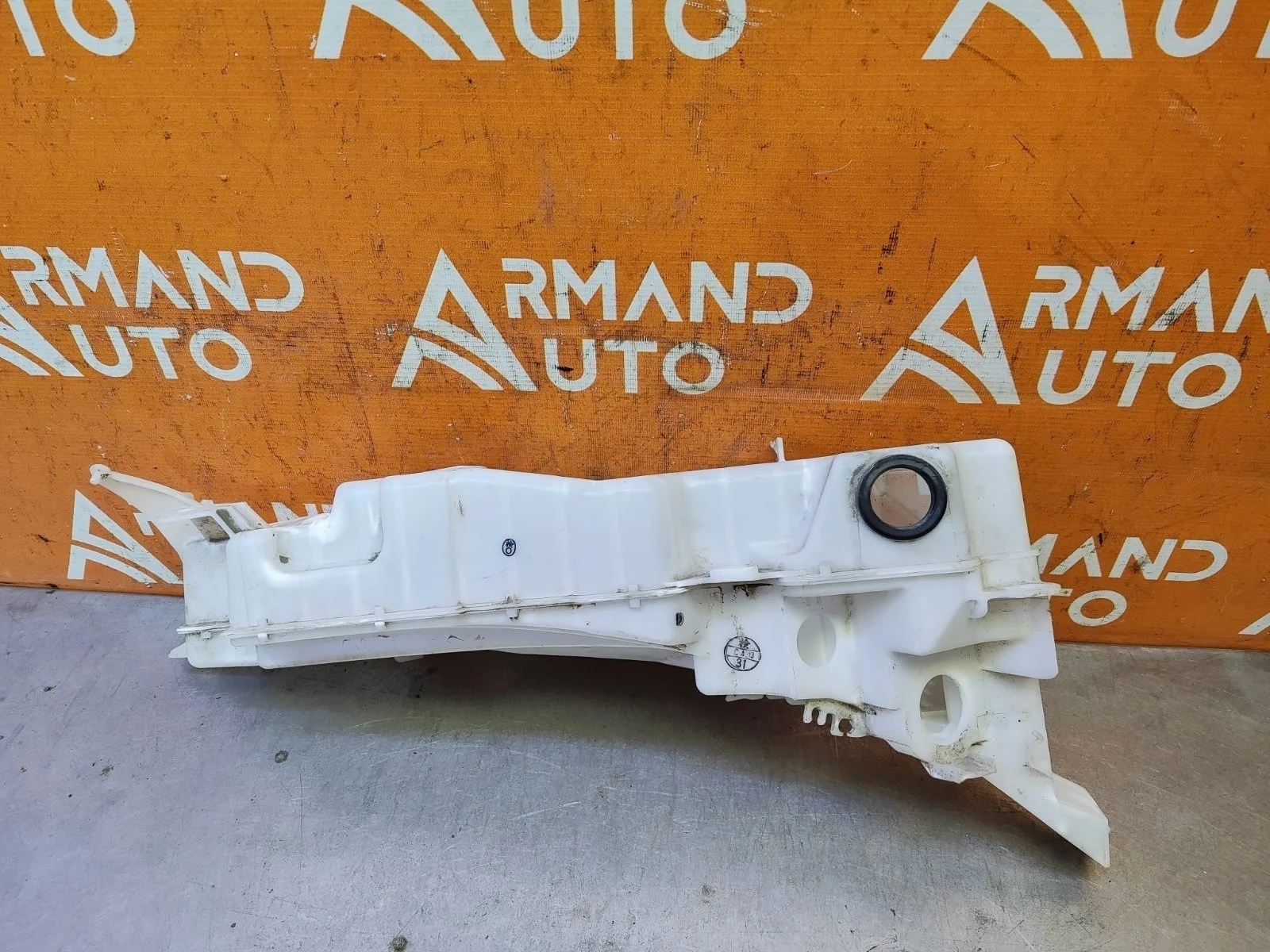 Бачок стеклоомывателя Toyota Land Cruiser 2015-2021 8535560220 200