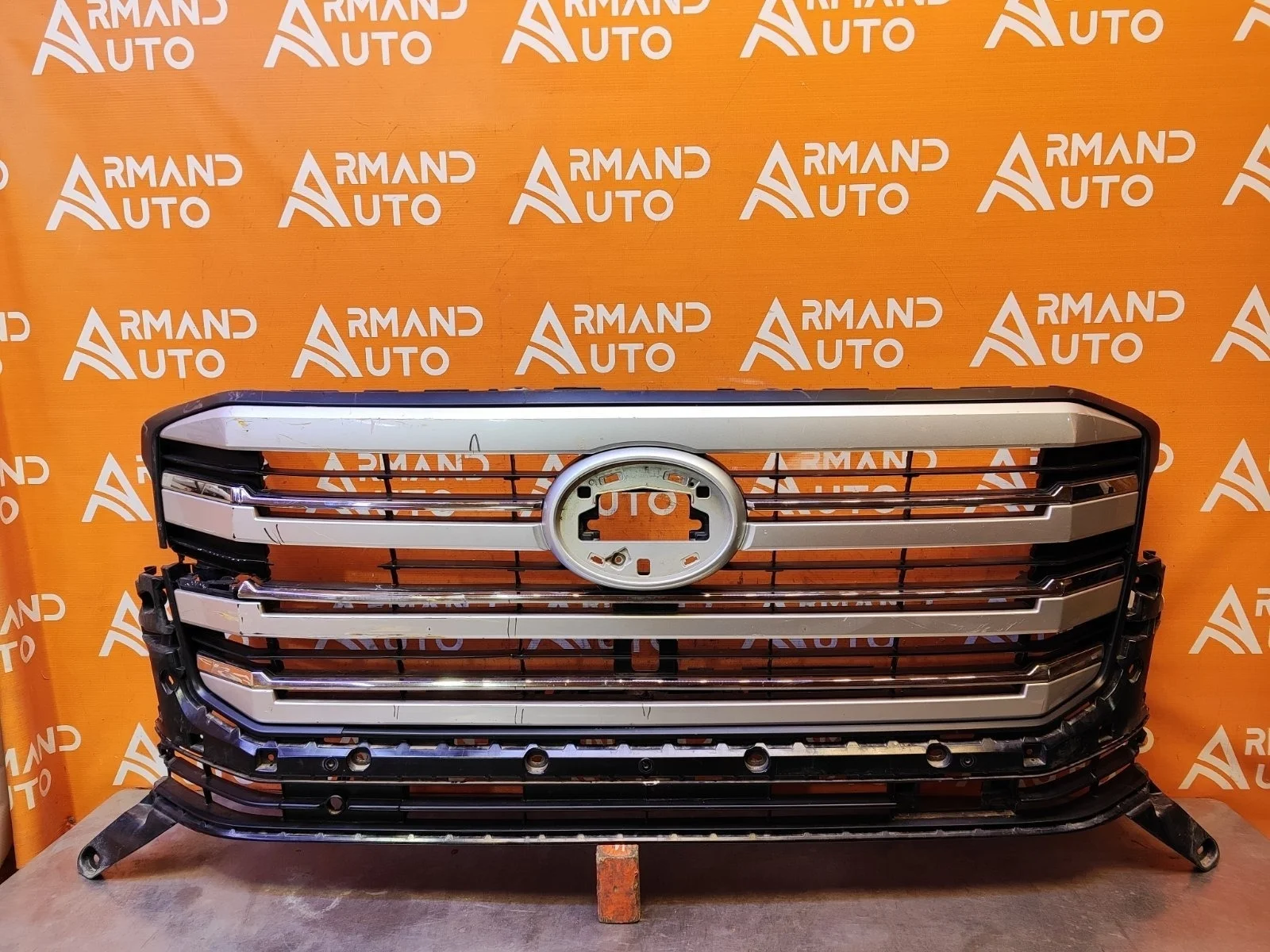 Решетка радиатора Toyota Land Cruiser 2021-нв 5310160L50 300