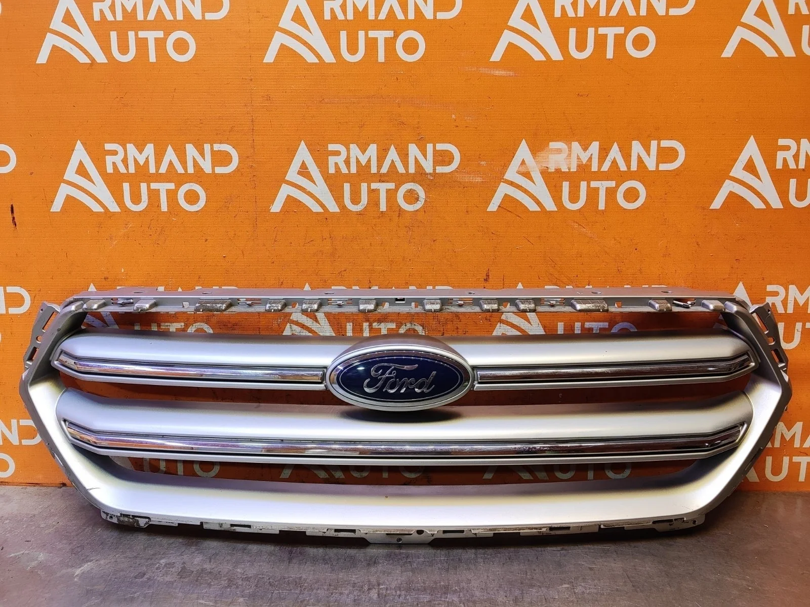 Решетка радиатора Ford Kuga 2016-2019 2058454 2 CBS