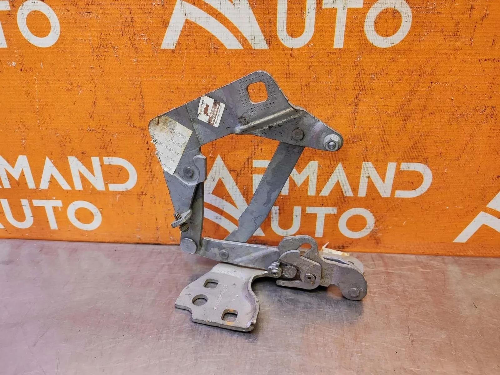 Петля капота Mercedes M ML GLE-Class 2011-2018 A1668800028 W166, левая