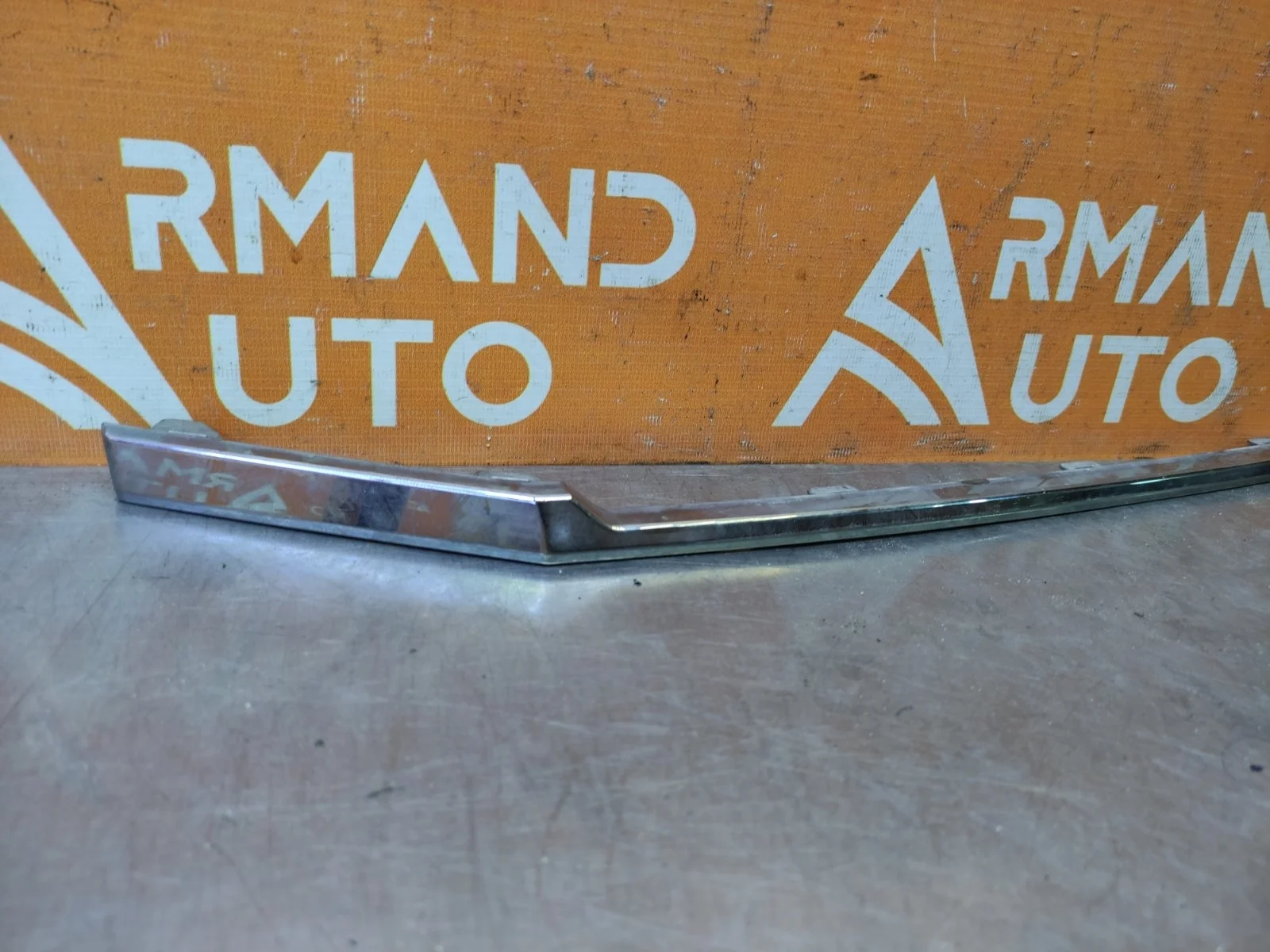 Молдинг решетки радиатора Toyota Land Cruiser 2021-нв 5310160L50 300, правый