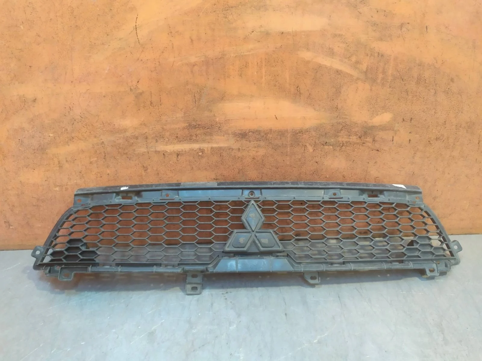 Решетка радиатора Mitsubishi Outlander 2009-2013 6402A198 2 XL