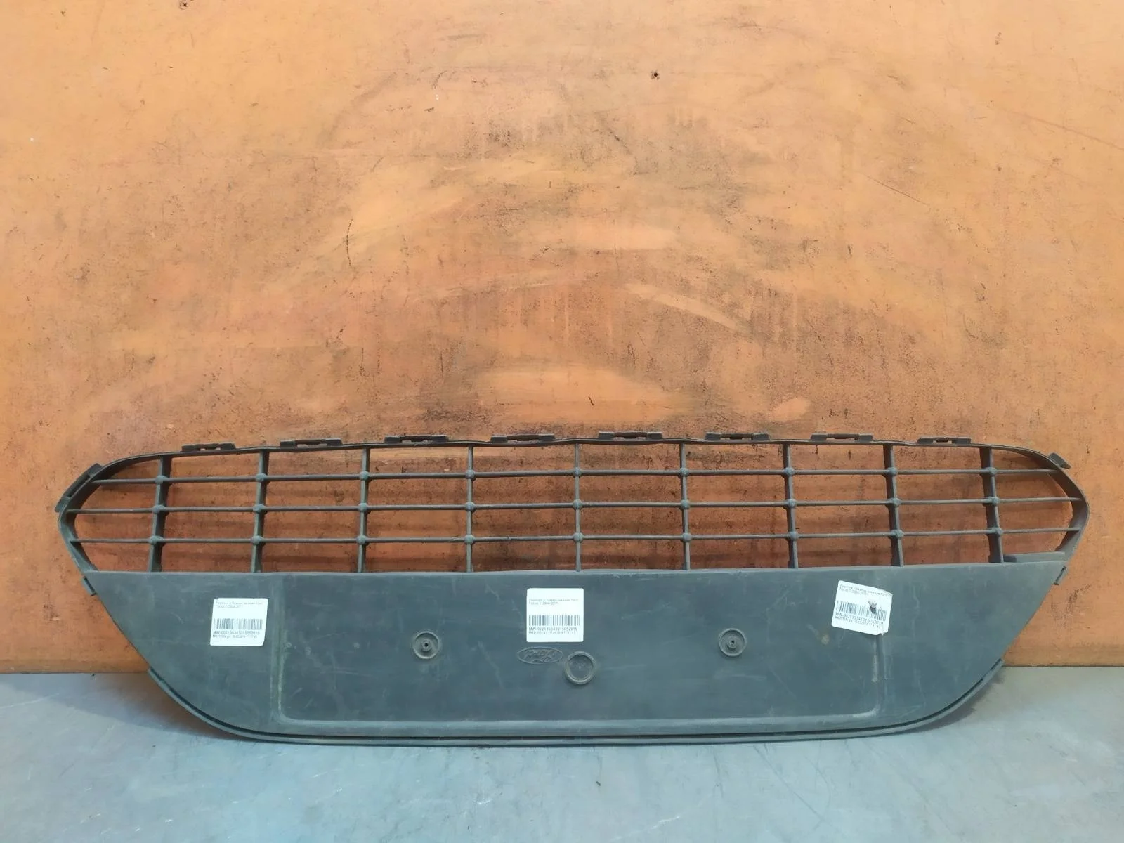 Решетка бампера Ford Focus 2008-2011 1520644 2, передняя