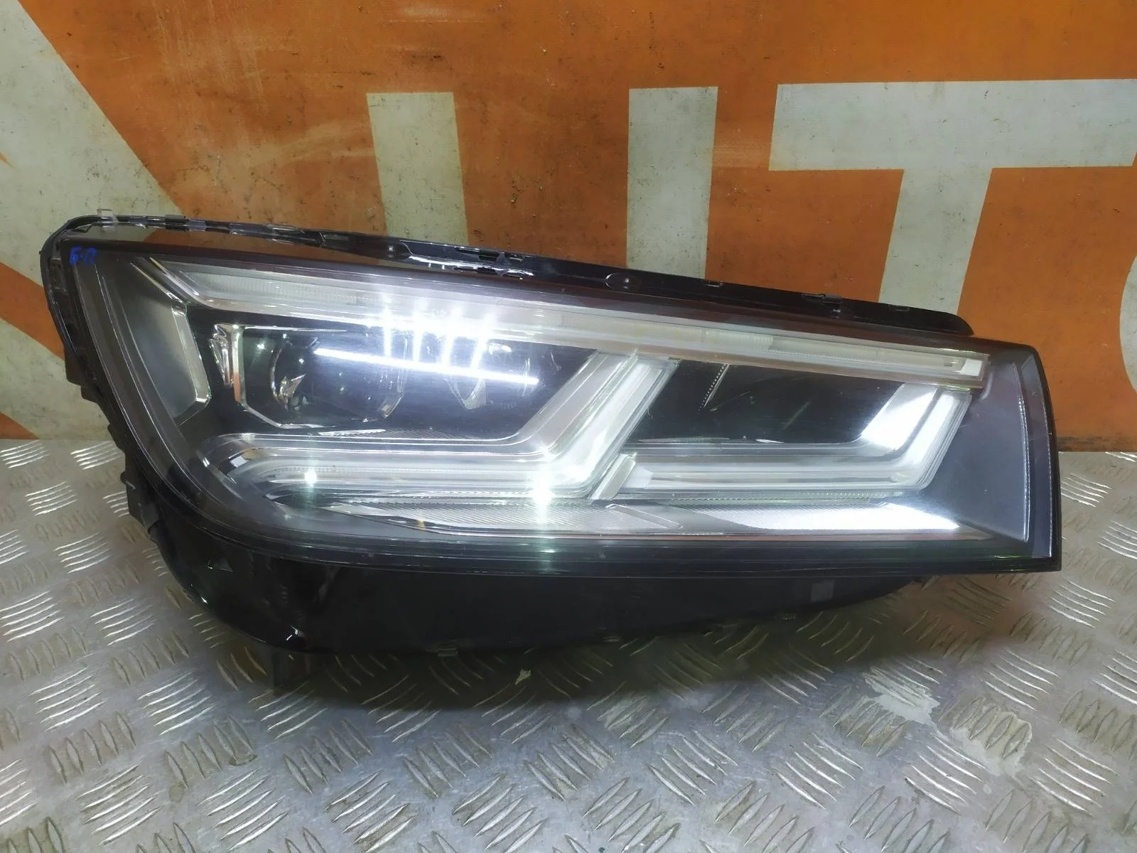 Фара AUDI Q5 2017-2020 80A941774 2 FY, правая
