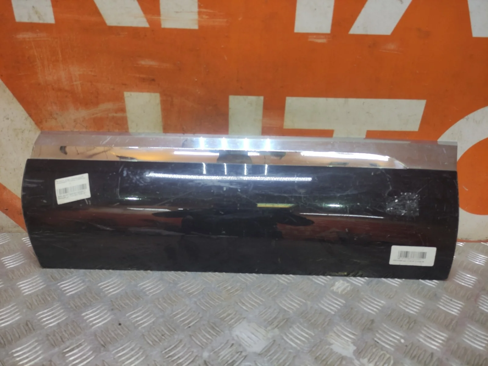 Молдинг двери Volkswagen Touareg 2010-2018 7P6854949HGRU 2, задний левый