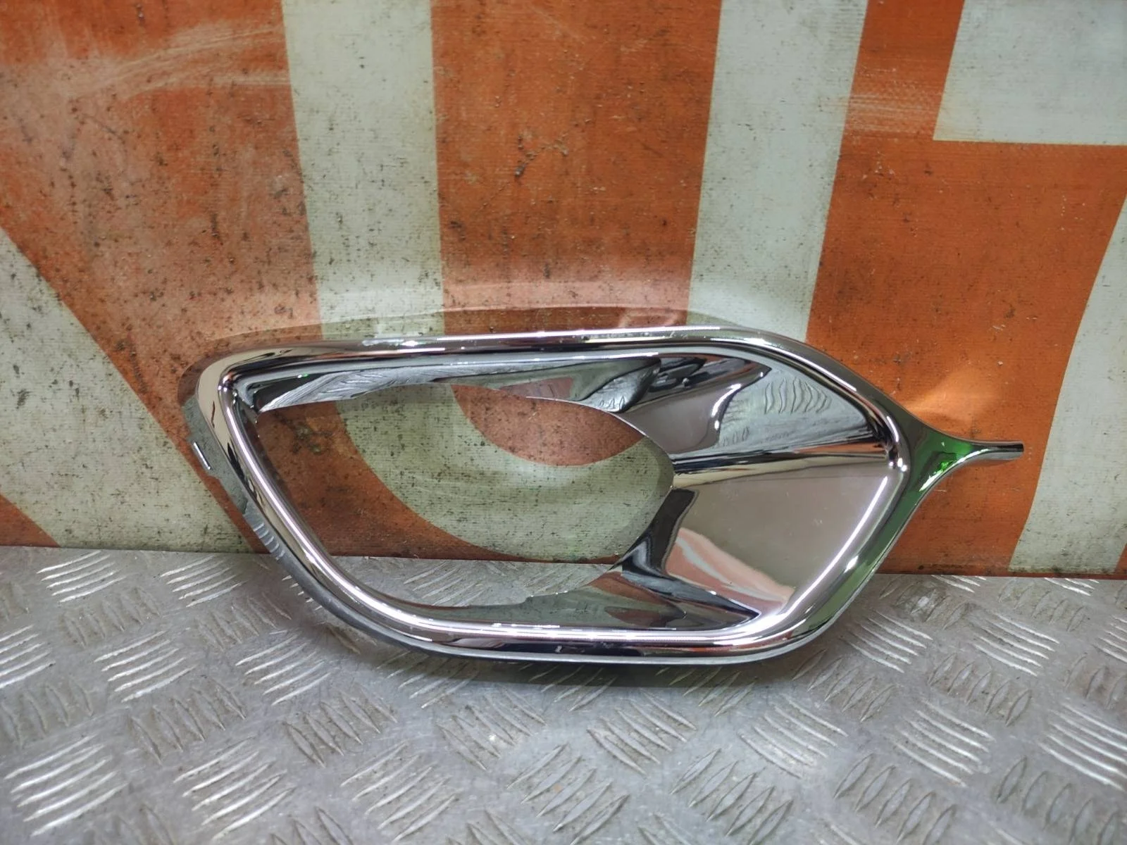 Накладка окантовки птф Renault Logan 2012-2018 261A37963R 2, левая