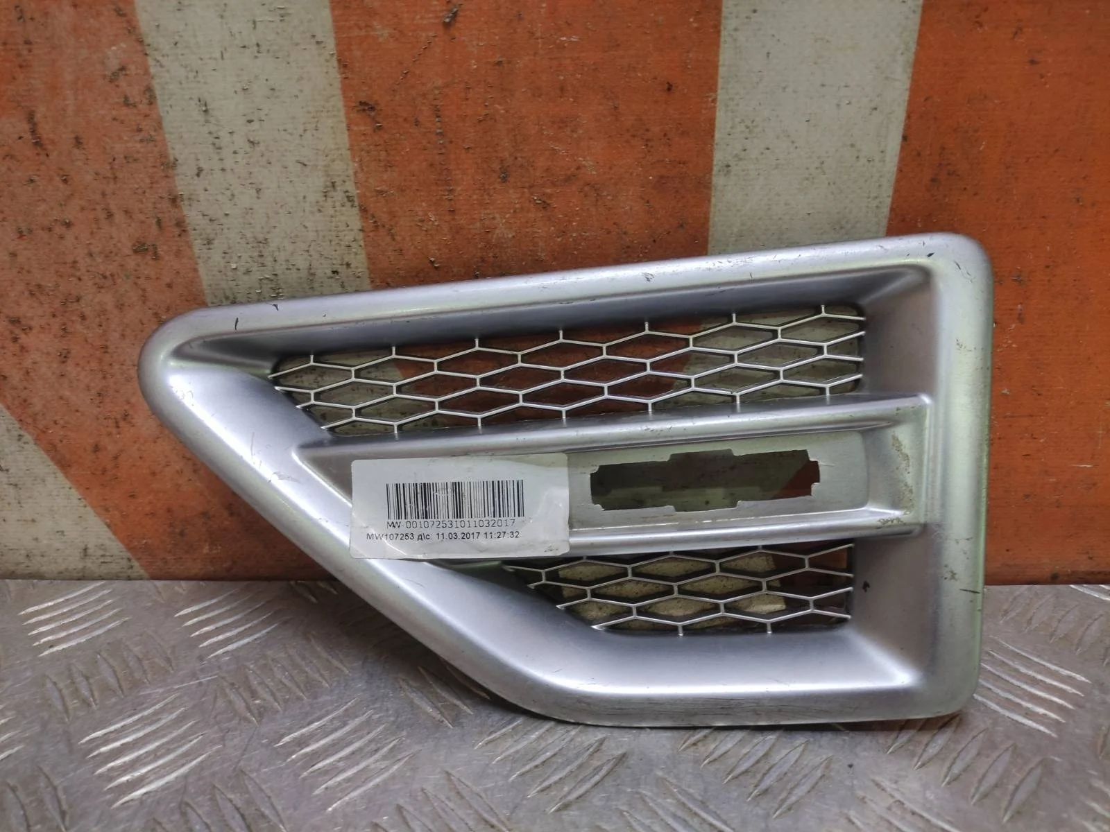 Накладка крыла LAND ROVER Freelander 2006-2014 LR001660 2, передняя левая