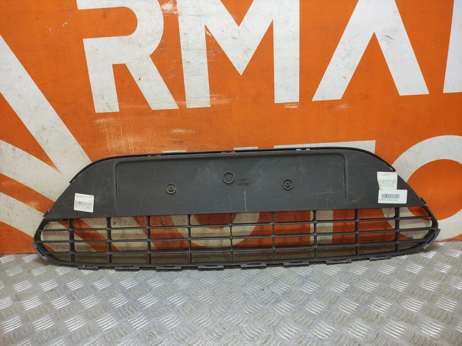 Решетка бампера Ford Focus 2008-2011 1520644 2, передняя