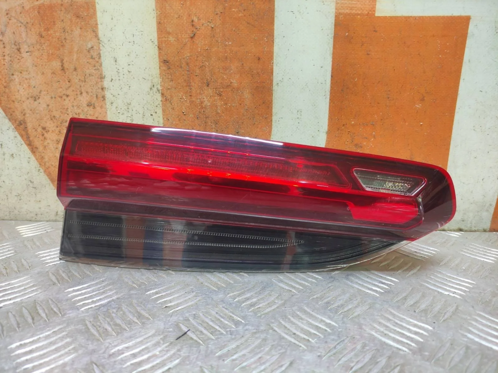 Фонарь внутренний BMW X4 2018-нв 63217433798 G02, правый