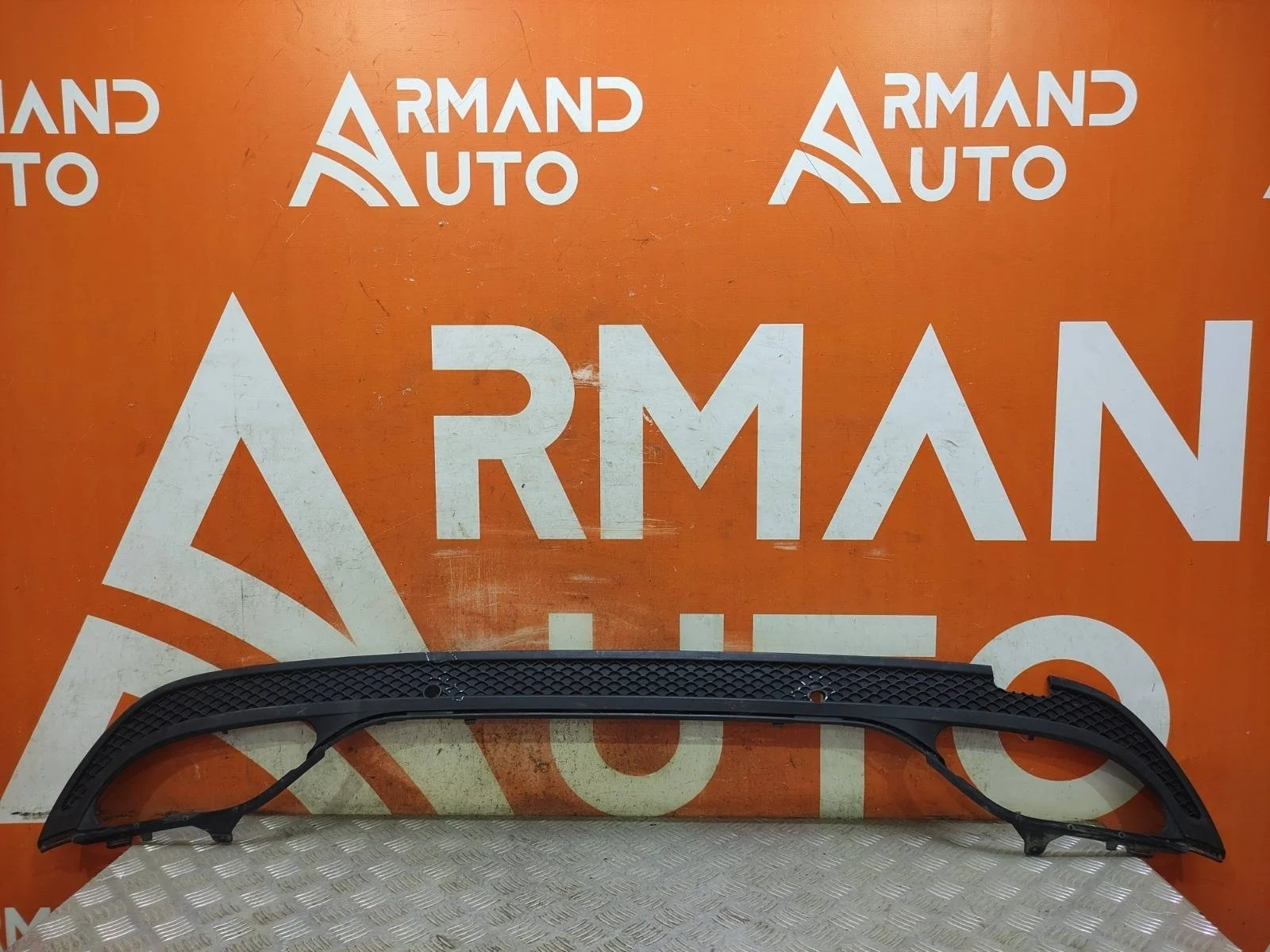 Накладка бампера Mercedes C-Class 2014-2018 A2058856238 W205, задняя