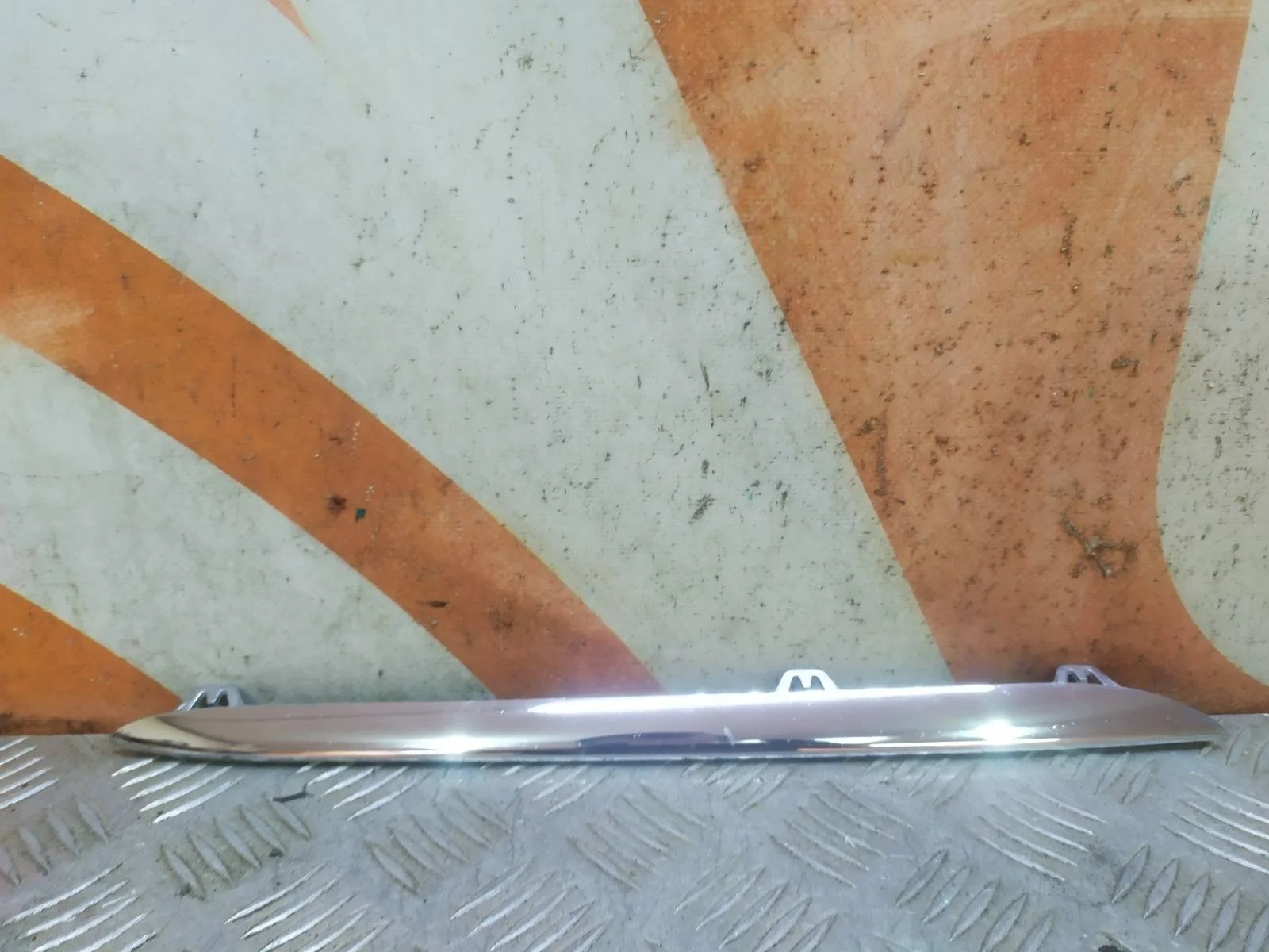 Накладка решетки радиатора верхняя Mercedes A-Class 2012-2015 A17688002839982 W176, правая