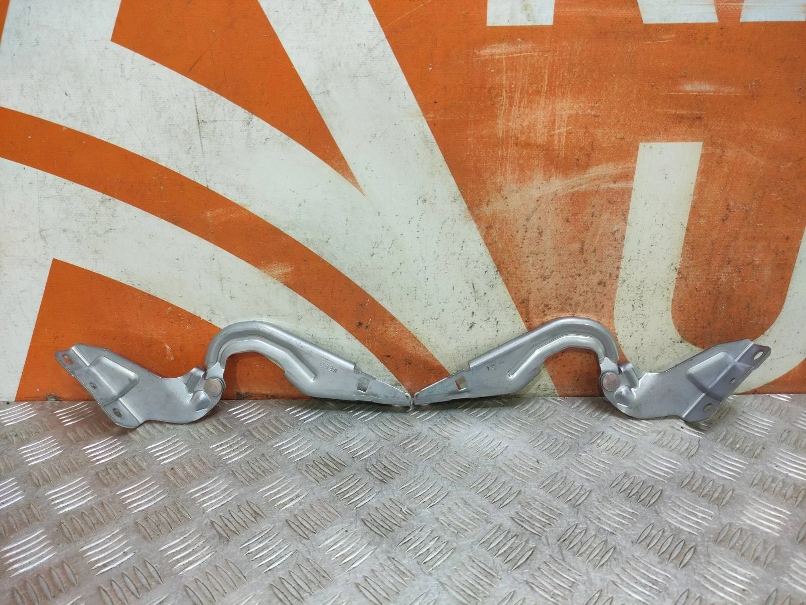 Петля капота Mitsubishi OUTLANDER 2005-2013 MN175241 2 XL, левая