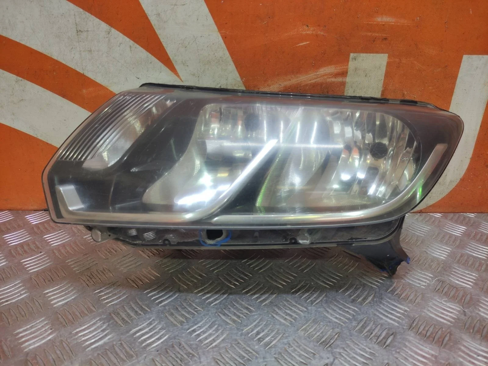 Фара RENAULT Logan 2012-2018 260609450R 2, левая