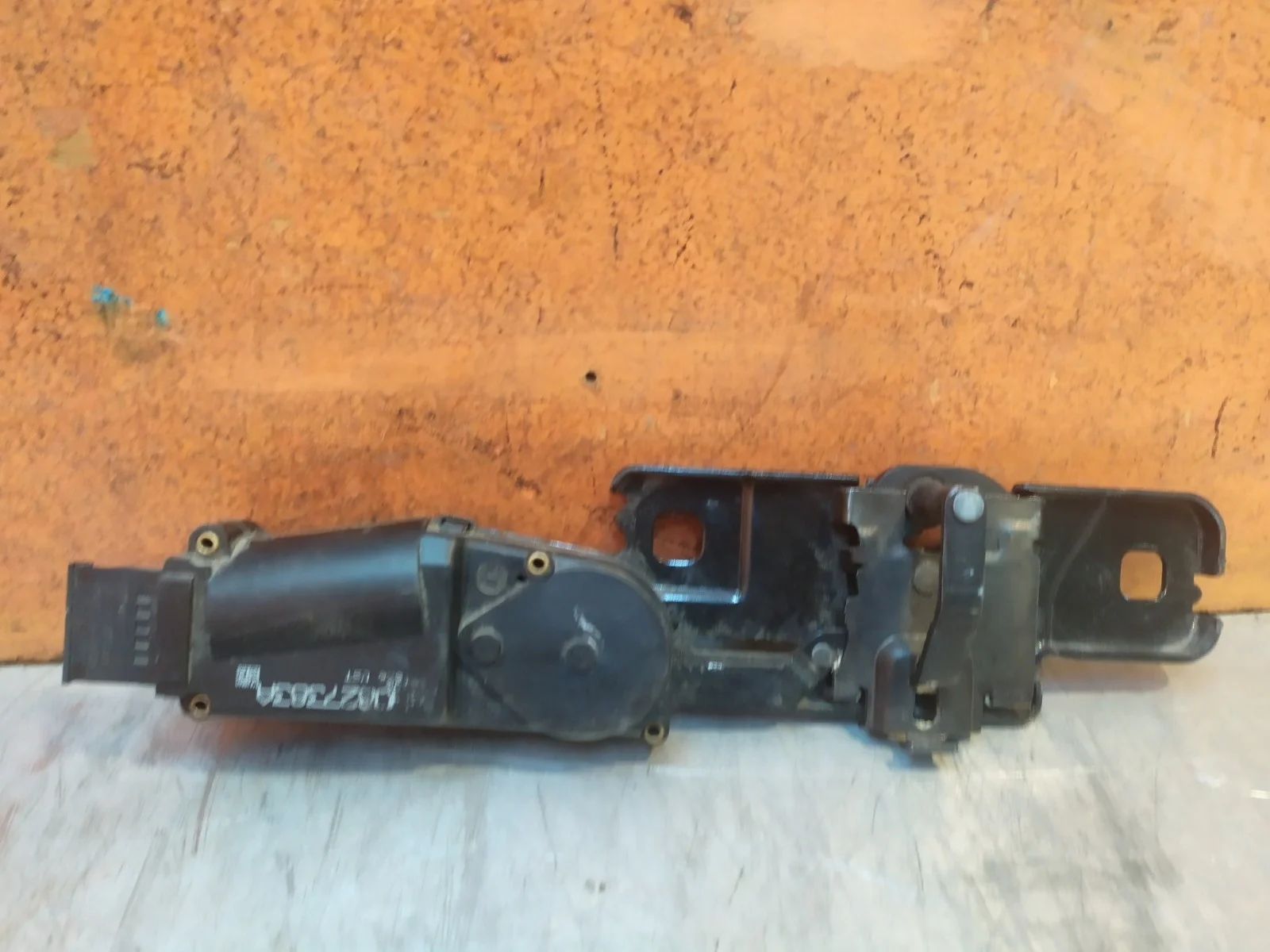 Ответная часть замка багажника Audi A6 2011-2018 4H0827383A 4 C7