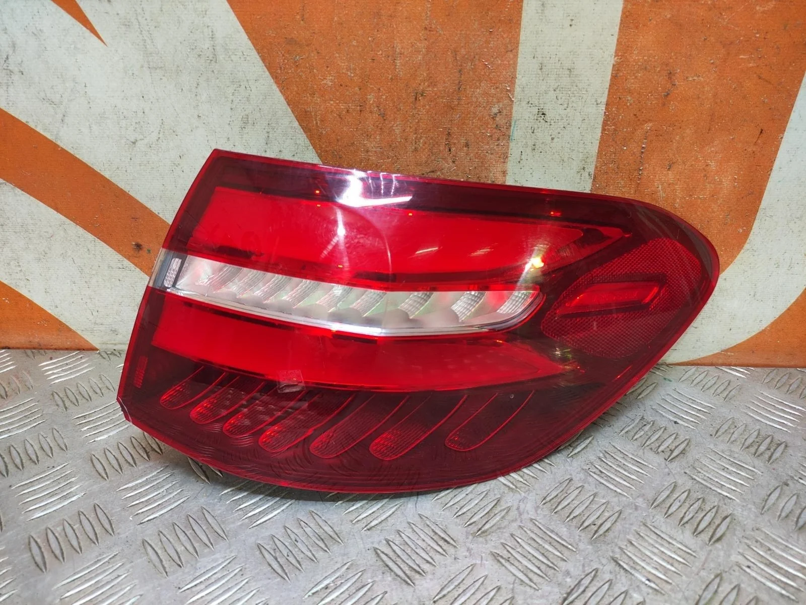 Фонарь внешний Mercedes GLC-Class 2015-2019 A2539067400 X253, правый