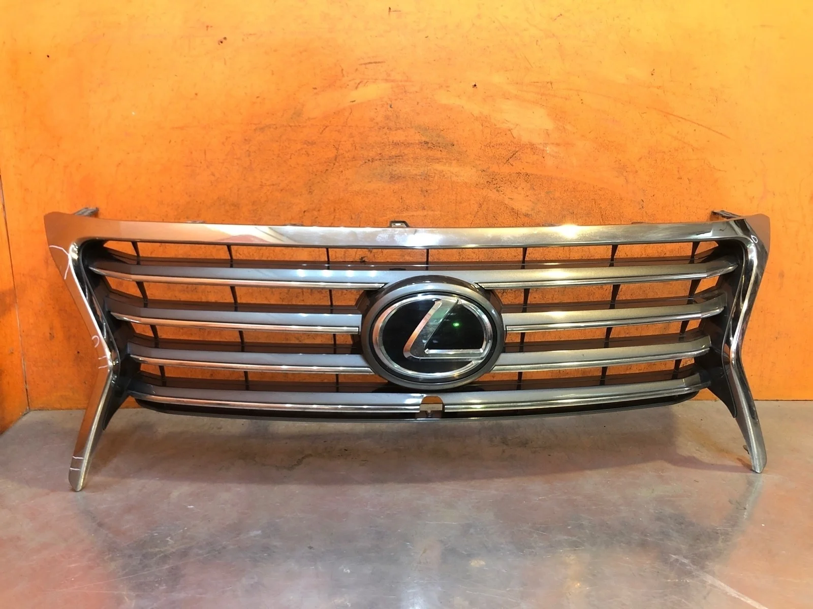 Решетка радиатора Lexus LX 2012-2015 5310160920 3 URJ200
