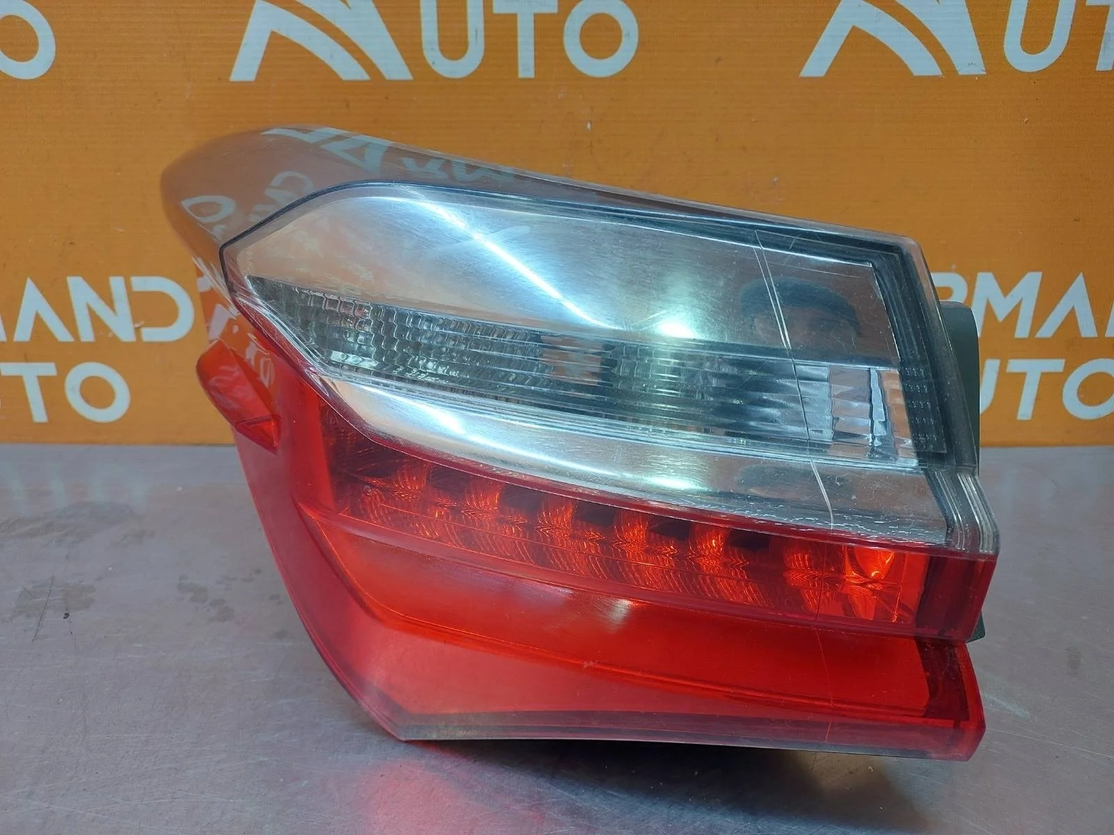 Фонарь внешний Toyota Corolla 2015-2019 8156002A80 11 E160 E170 E180, левый