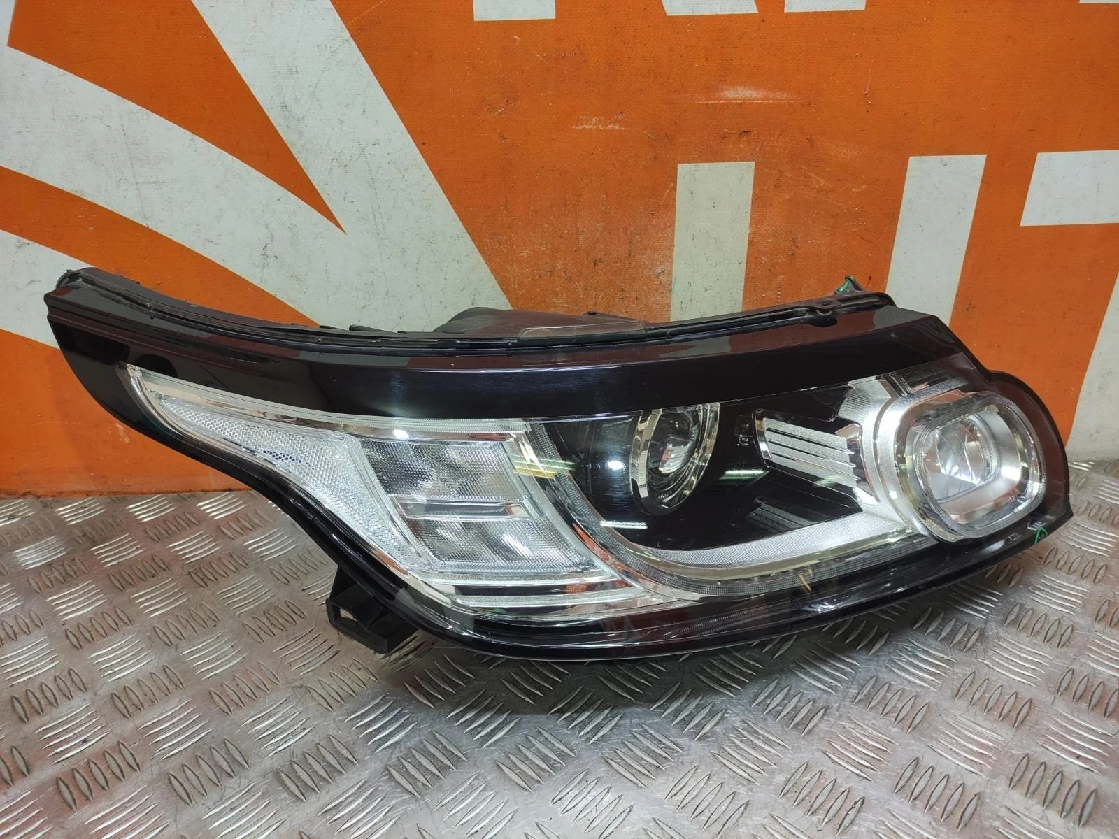 Фара Land Rover Range Rover Sport 2013-2017 LR057267 2 L494, правая