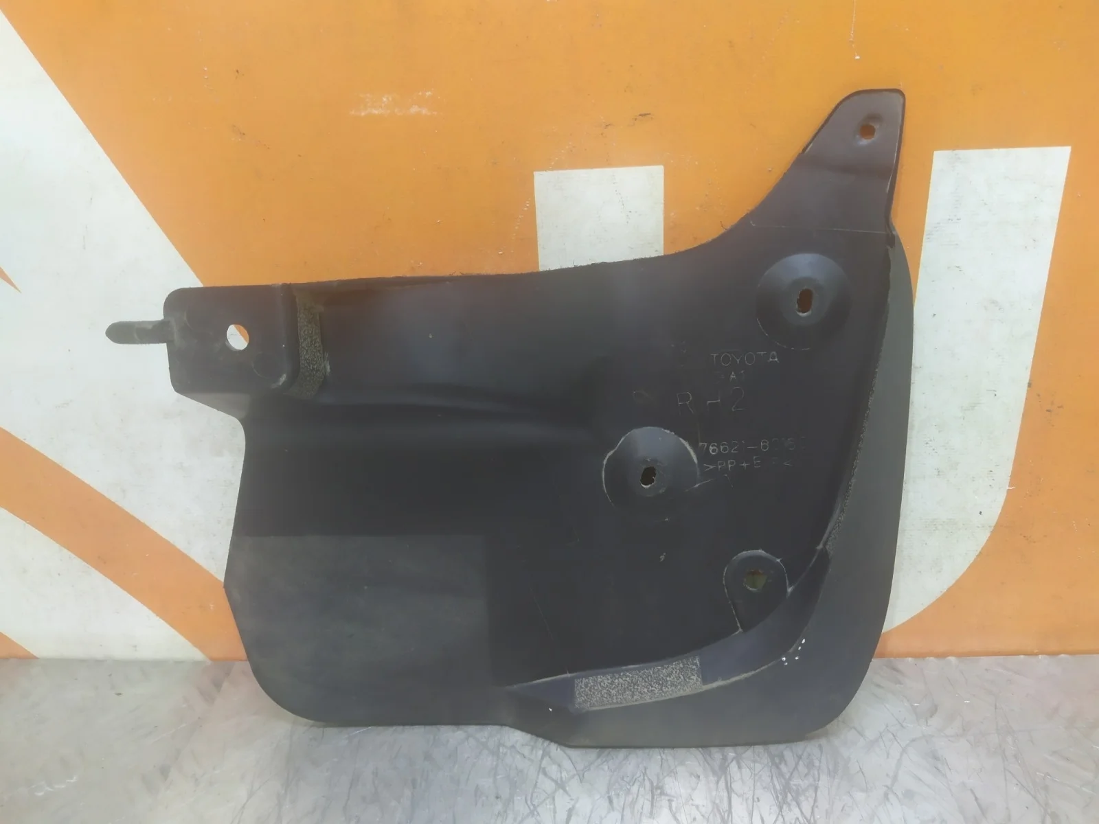 Брызговик Lexus LX 2007-2015 7662160160 3 URJ200, передний правый