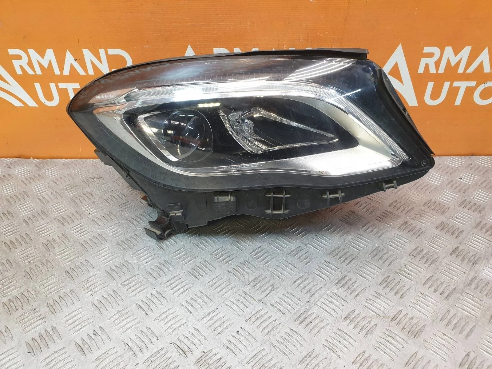 Фара Mercedes GLA-Class 2017-2020 A1569067600 X156, правая