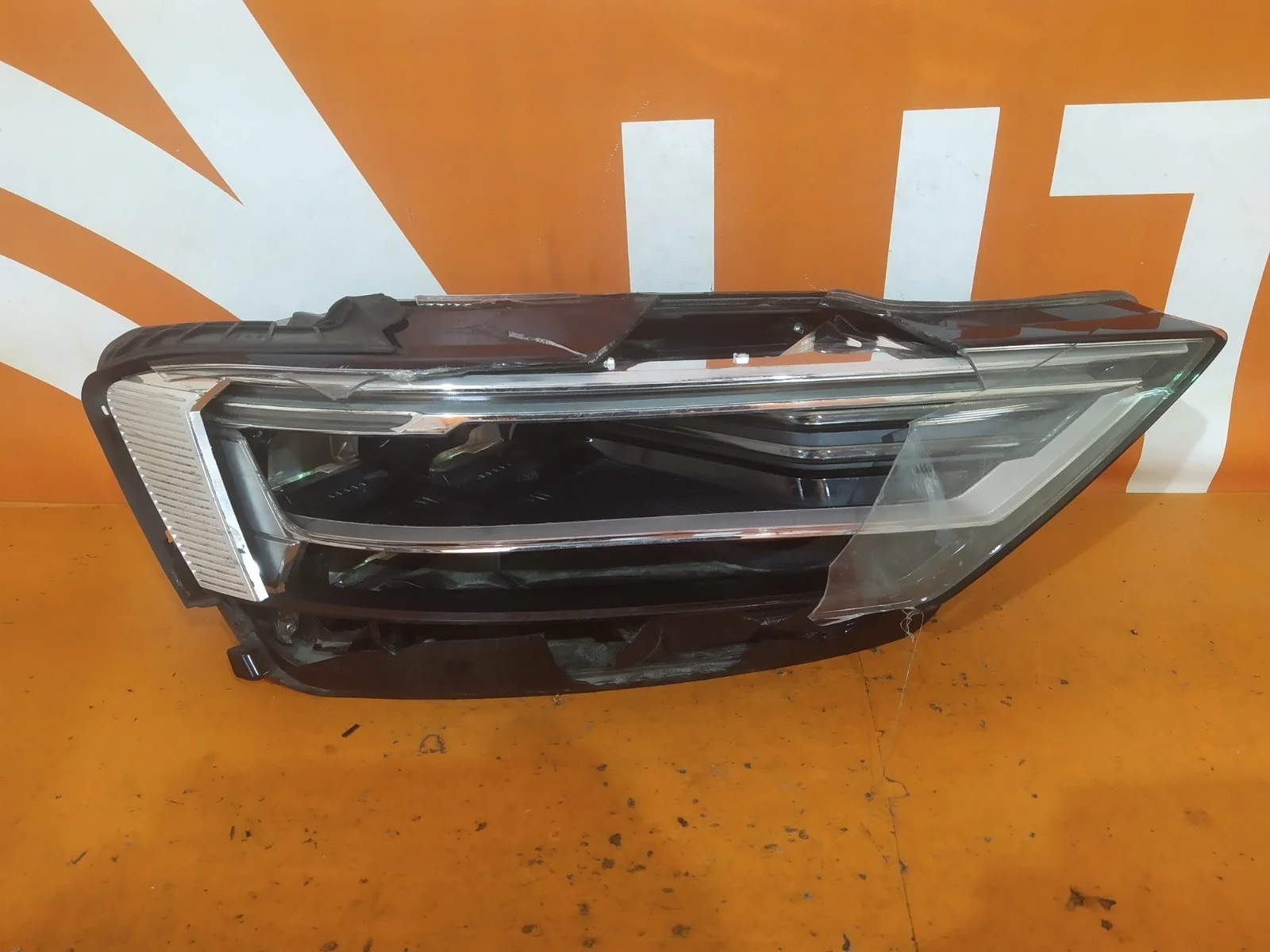Фара Audi A8 2017-2022 4N0941774 4 D5, правая
