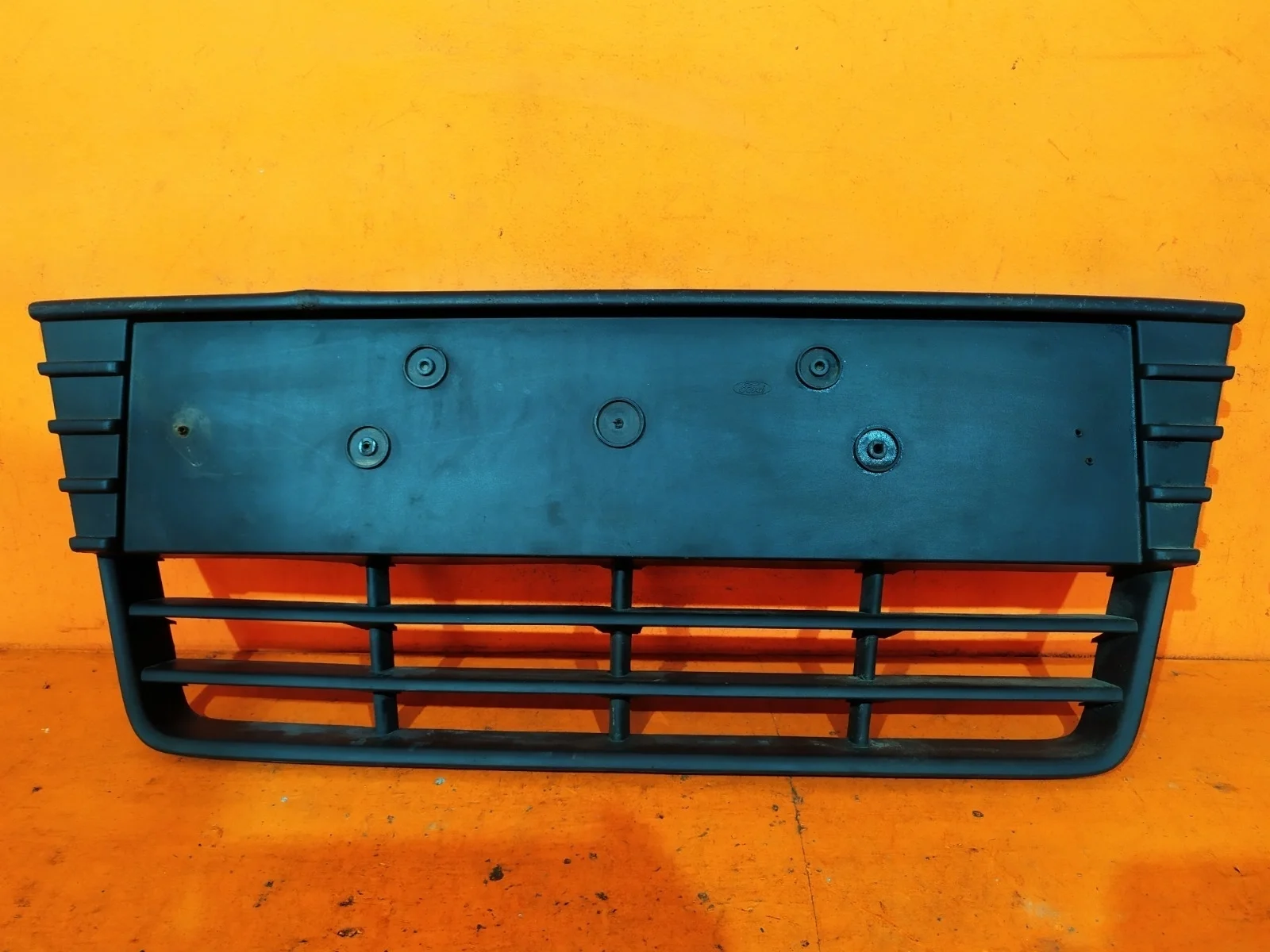 Решетка бампера Ford Focus 2011-2015 1718734 3, передняя