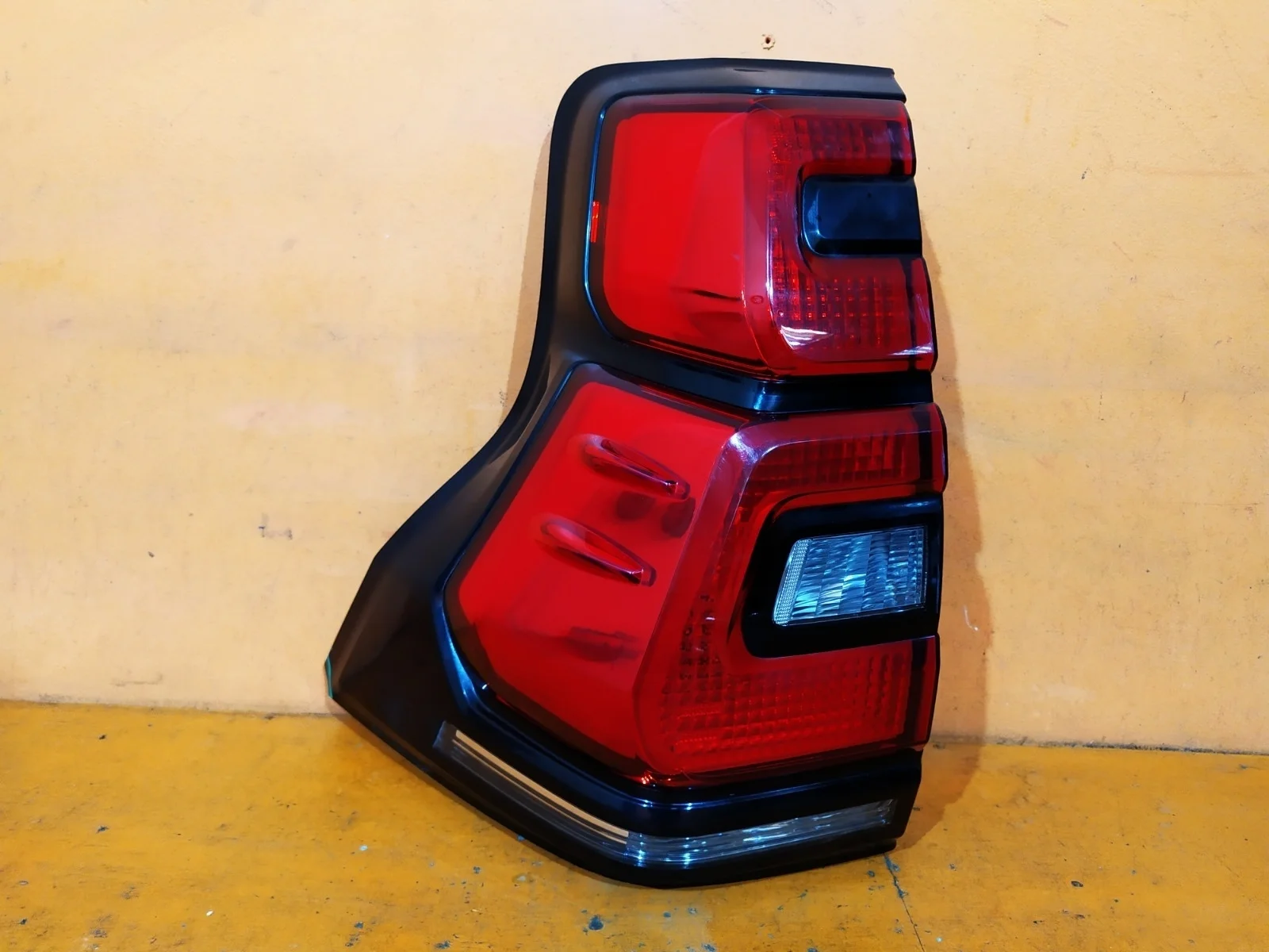 Фонарь Toyota Land Cruiser Prado 2017-2024 8156160C30 150, левый