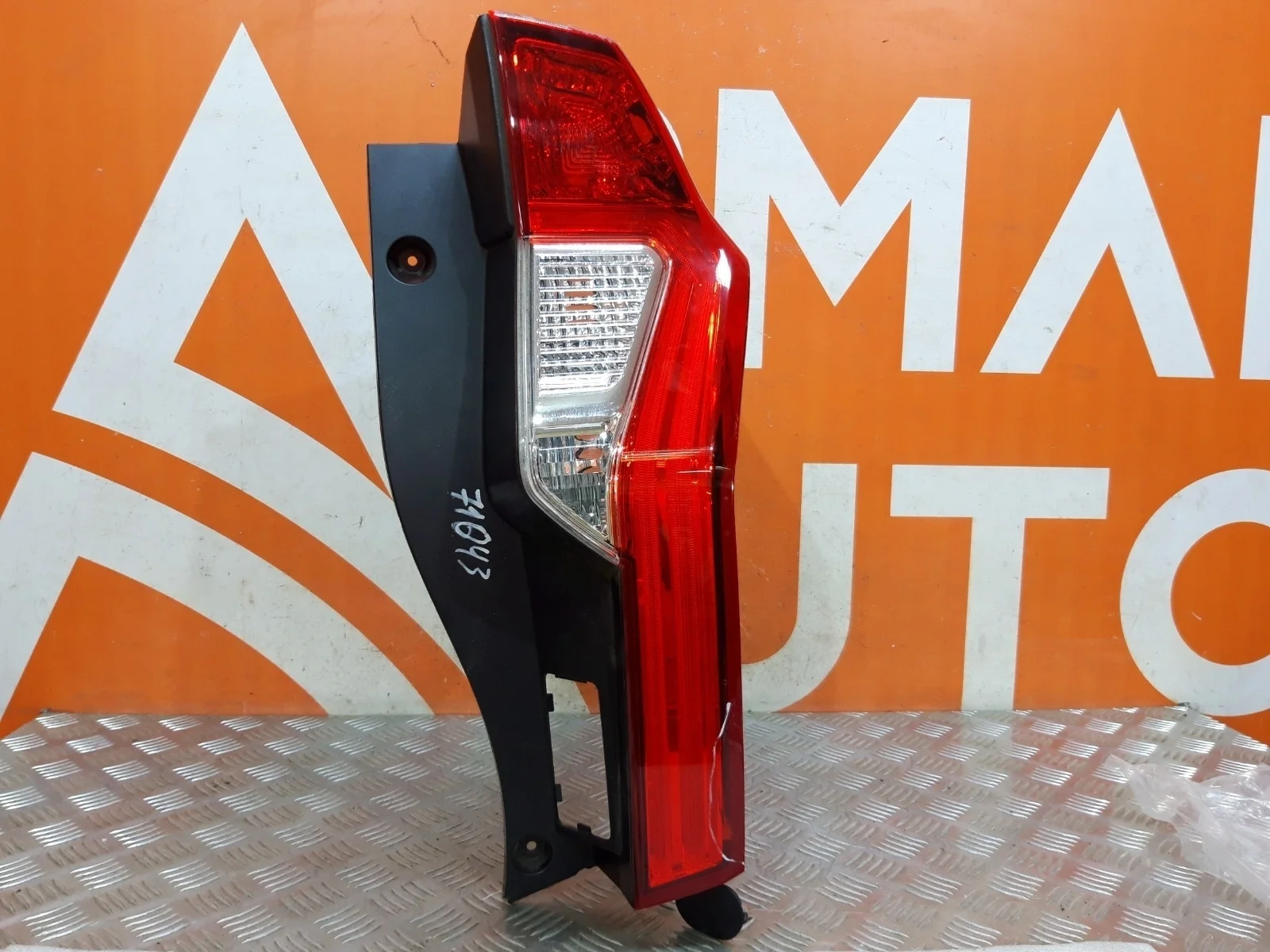 Фонарь Mitsubishi Pajero Sport 2015-2021 8330A990 3, правый