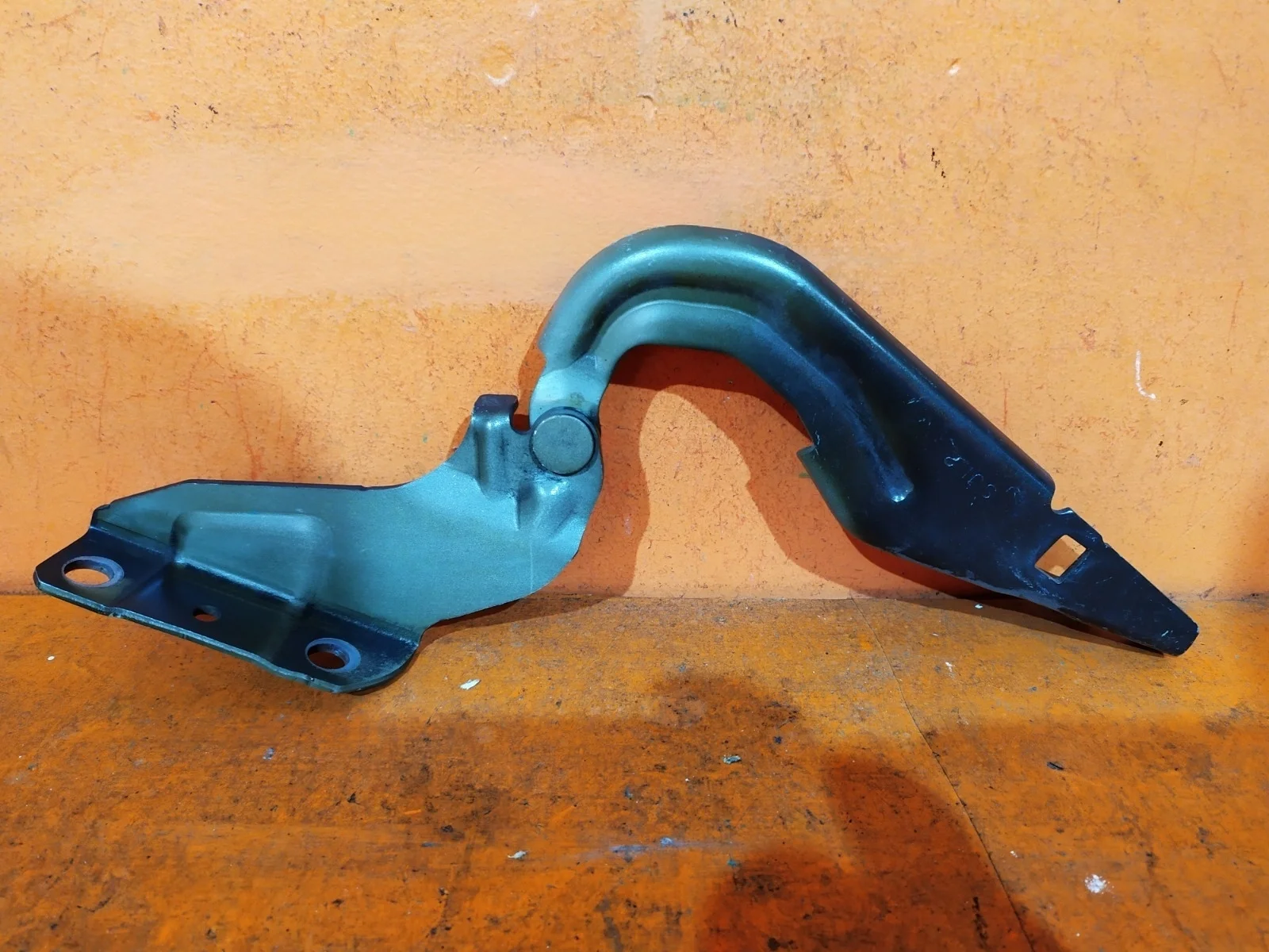 Петля капота Mitsubishi Outlander 2005-2013 MN175241 2 XL, левая