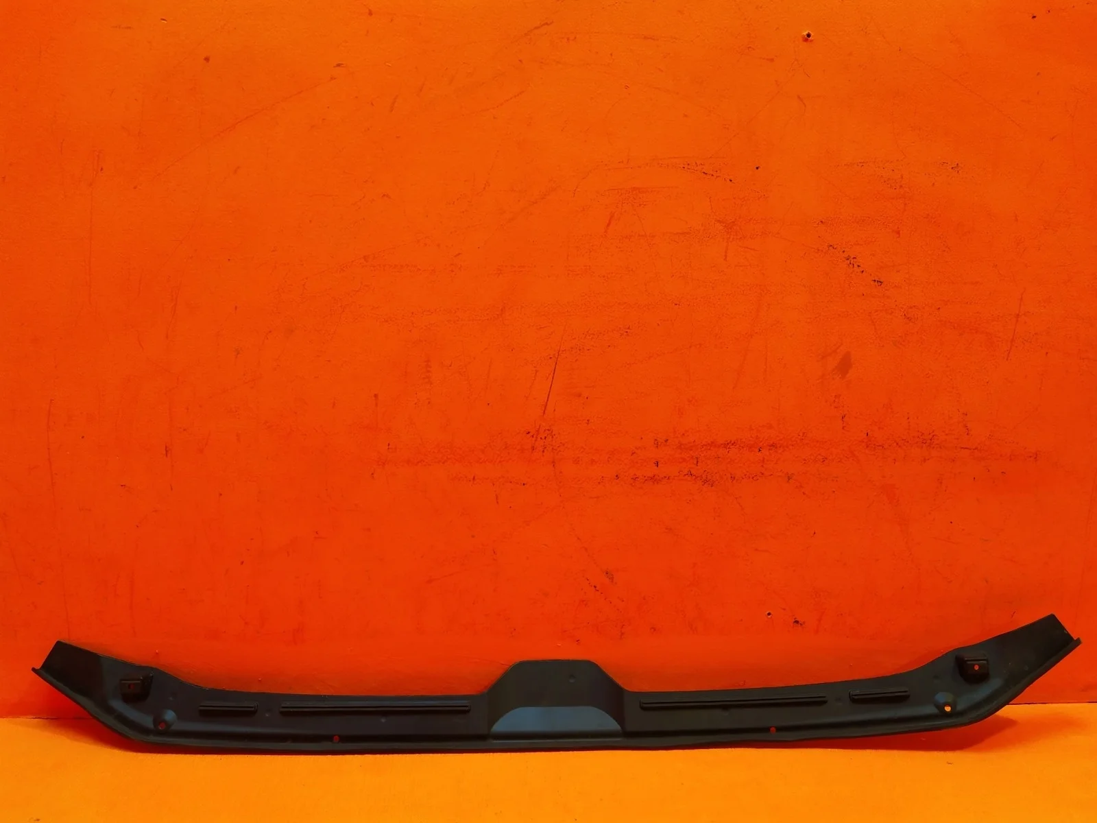 Уплотнитель капота Audi A4 2015-2025 8W0823124 5 B9