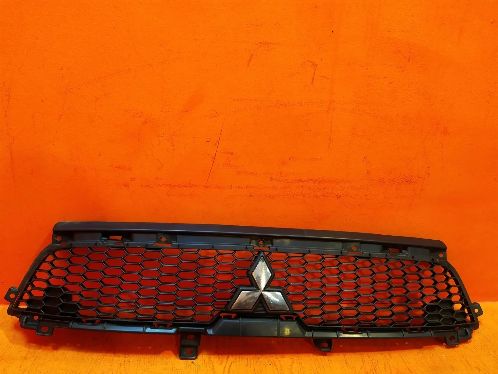 Решетка радиатора Mitsubishi Outlander 2009-2013 6402A198 2 XL