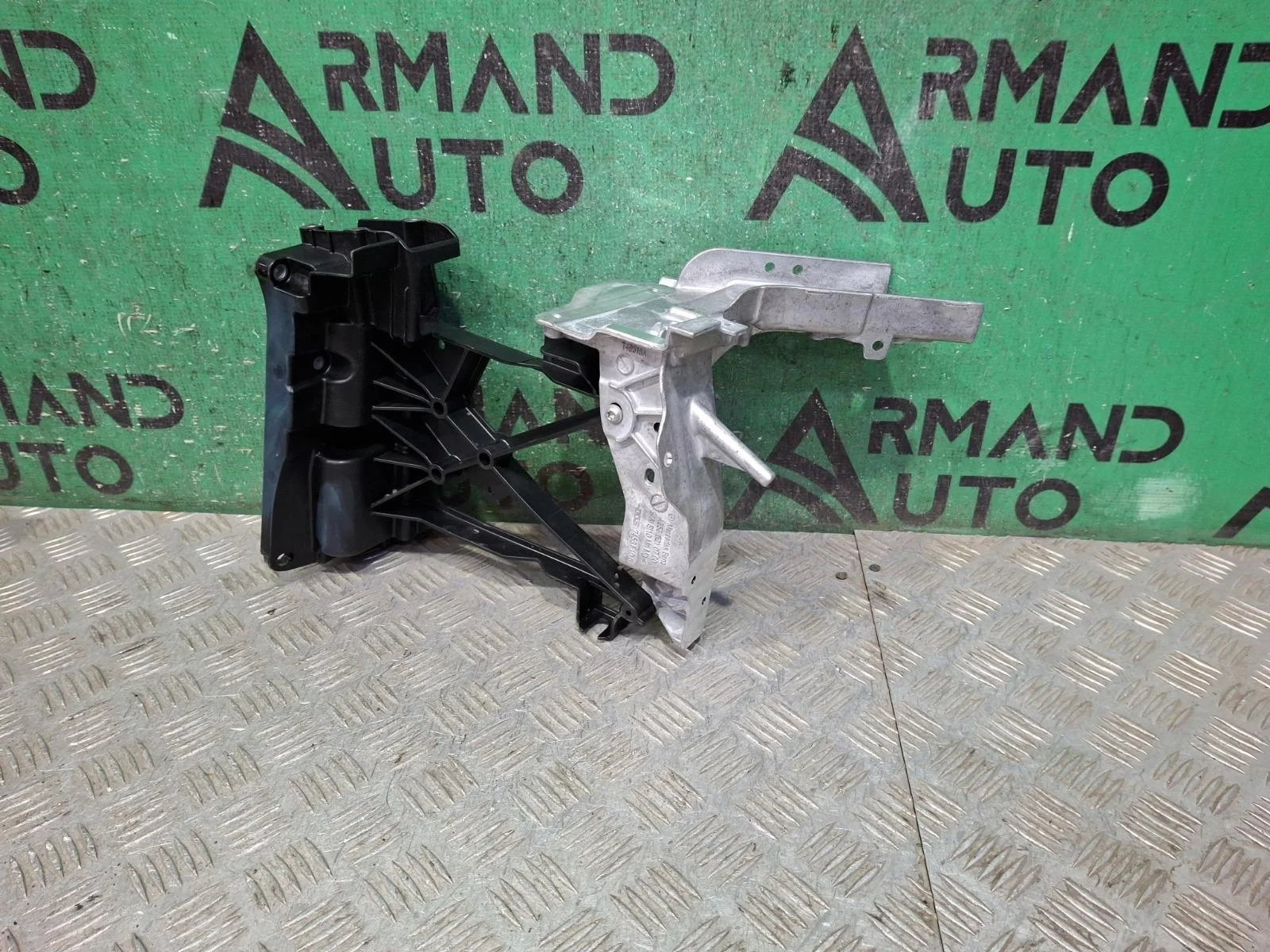 Кронштейн панели передней Mercedes GLC-Class 2015-2022 A2536210700 X253, правый