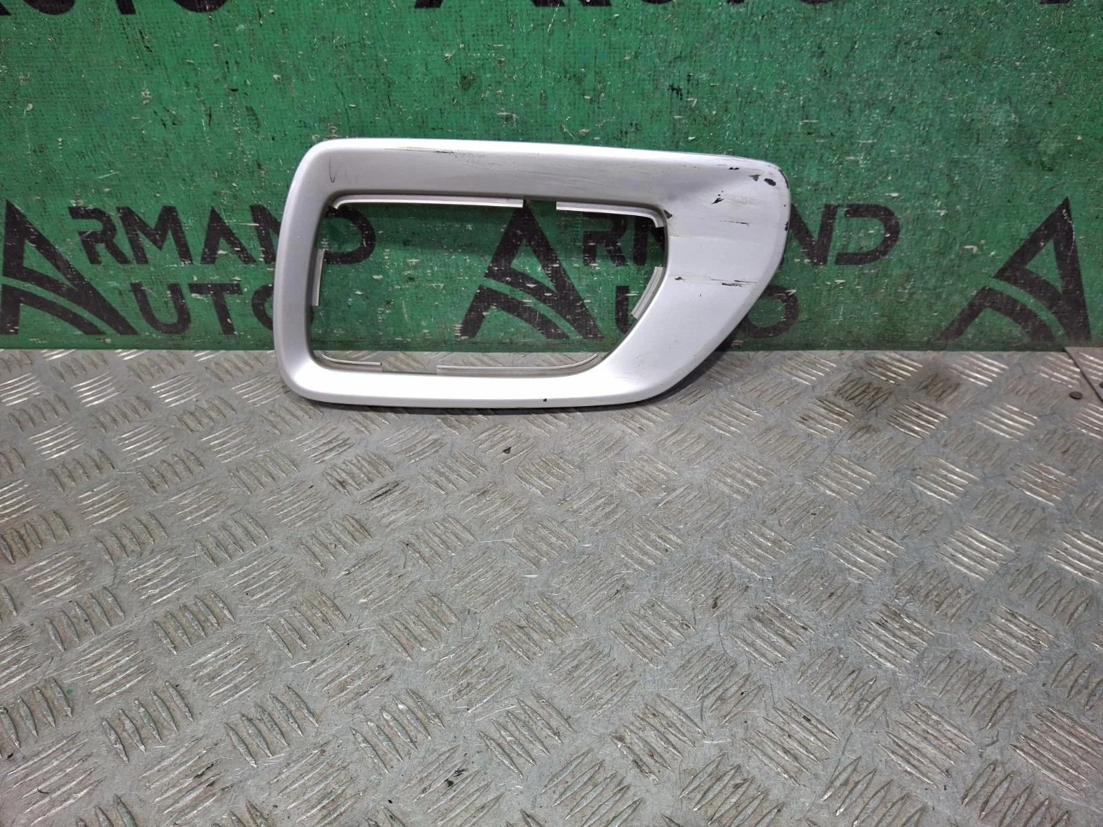 Накладка бампера Volvo XC70 2007-2013 30744507 2, передняя правая