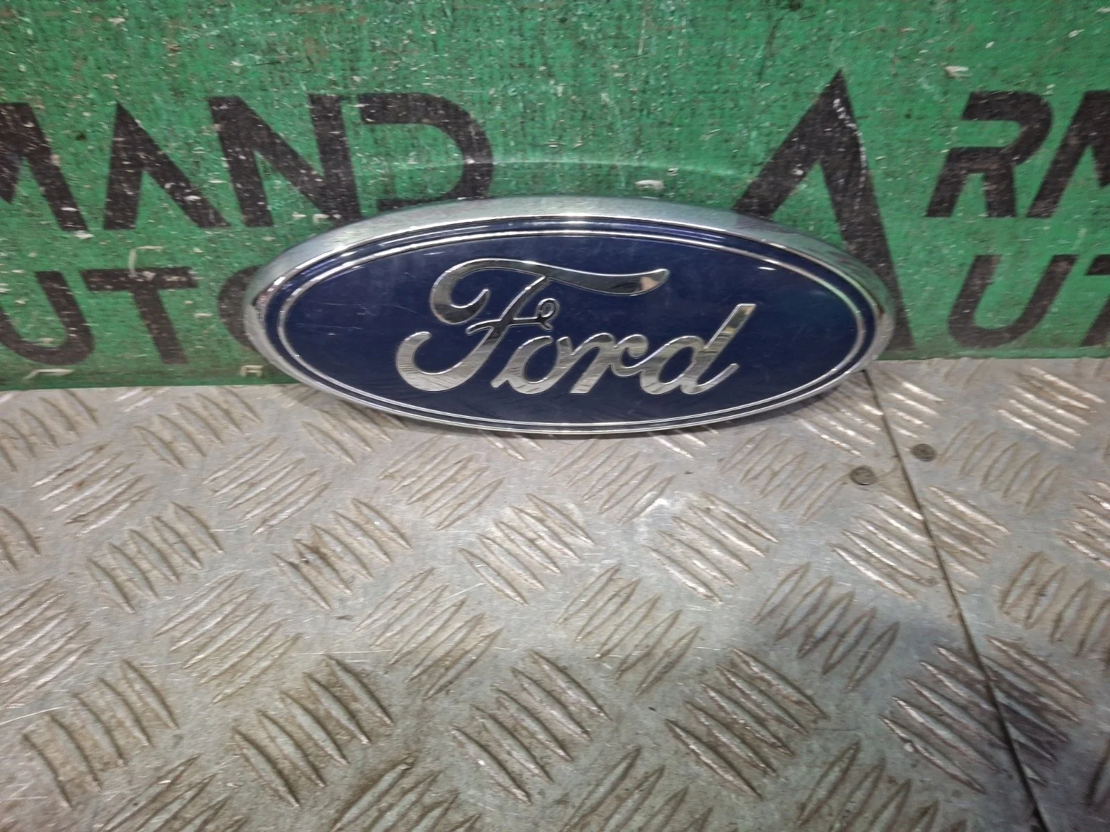 Эмблема Ford Transit 2014-нв 5305940 7 TTG, передняя
