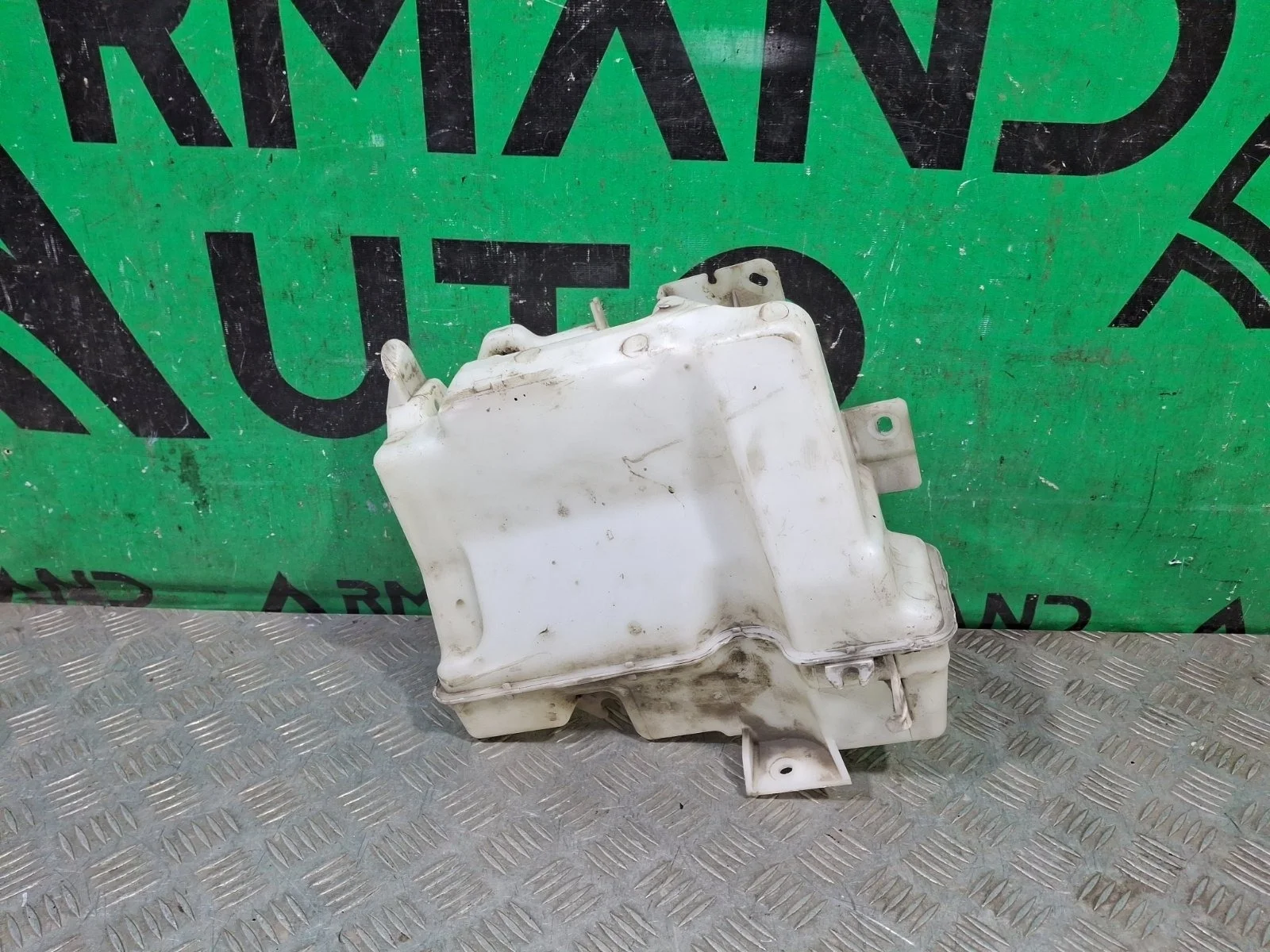 Бачок стеклоомывателя Mitsubishi Lancer 2007-2017 8260A117 10