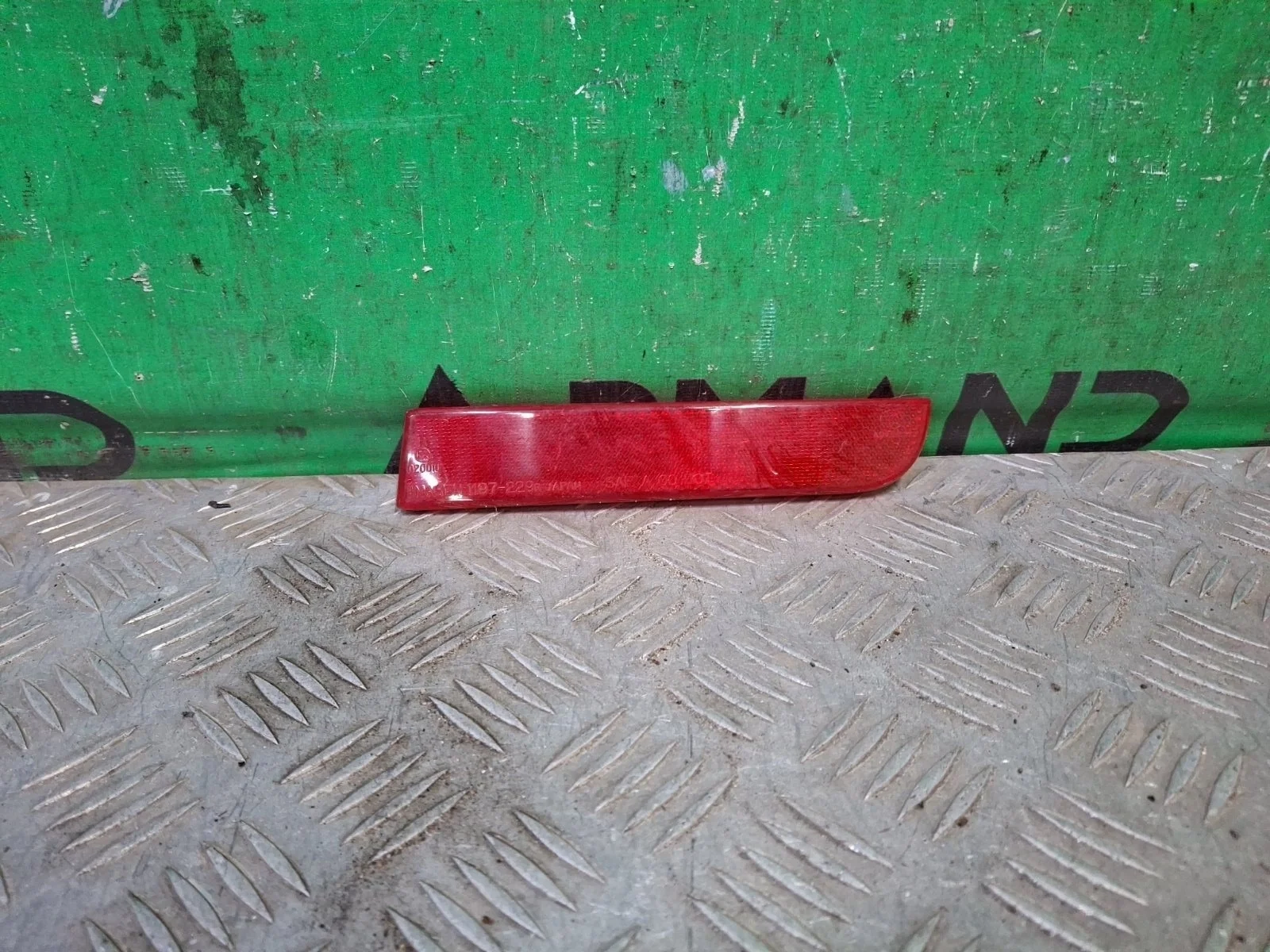 Отражатель Mitsubishi Lancer 2007-2017 8355A040 10, правый