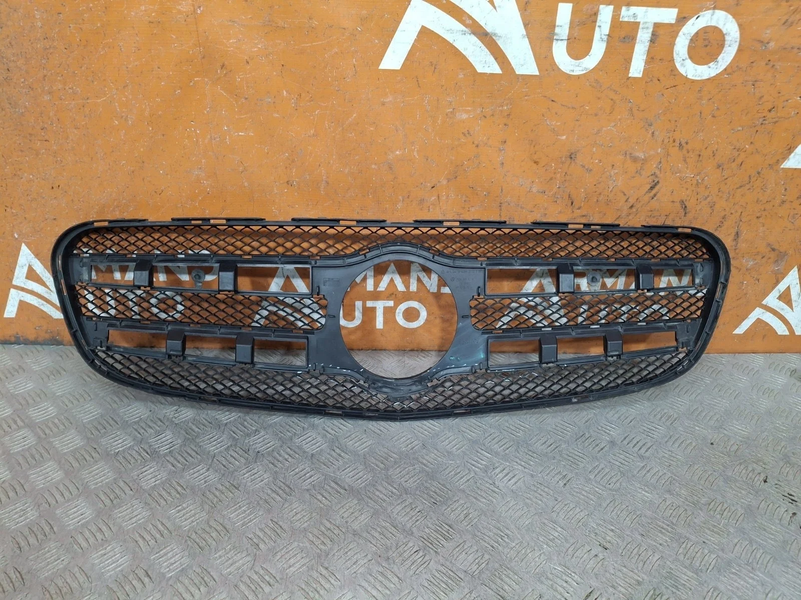 Решетка радиатора Mercedes GLA-Class 2013-2017 A1568801200 X156