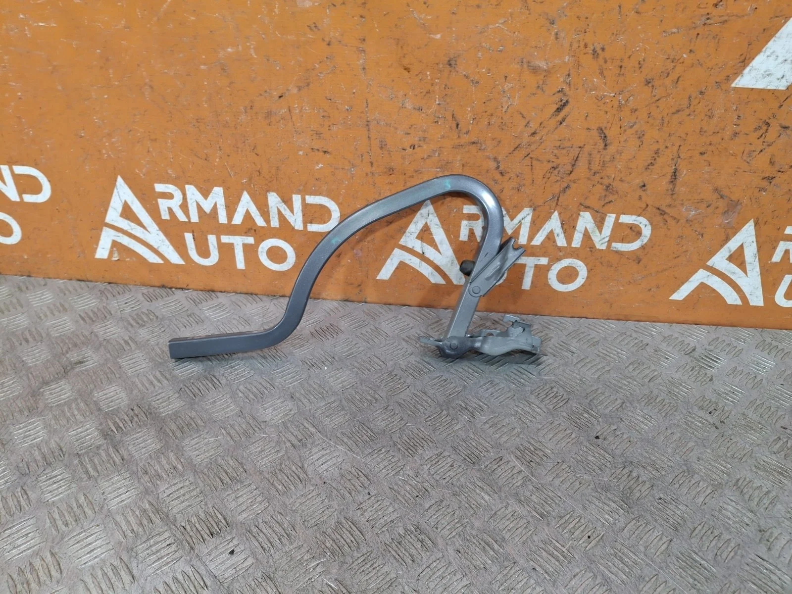 Петля крышки багажника Hyundai Solaris 2010-2017 792204L000 1, правая
