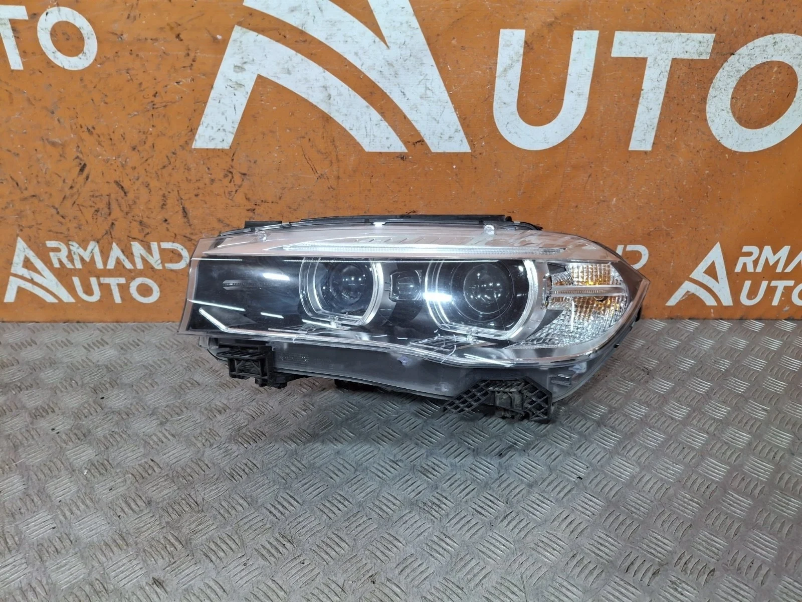 Фара BMW X5 2013-2018 63117317101 F15, левая