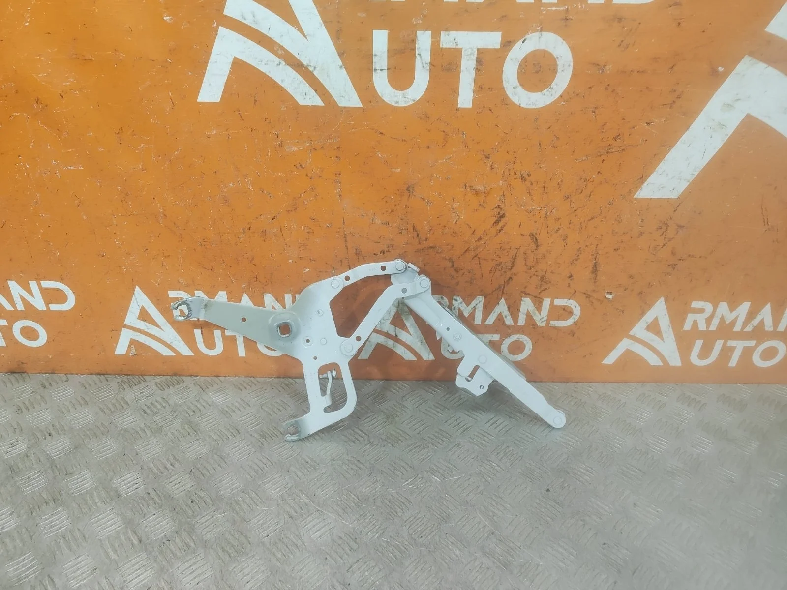 Петля капота BMW X5 2013-2018 41007381782 F15, правая