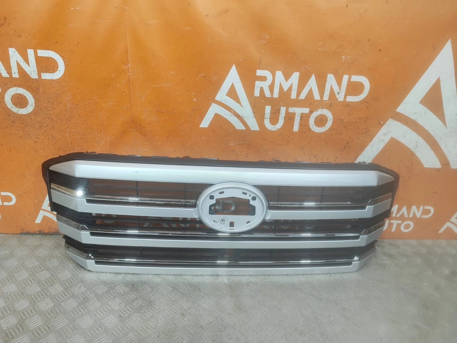 Решетка радиатора Toyota Land Cruiser 2021-нв 5310160L50 300