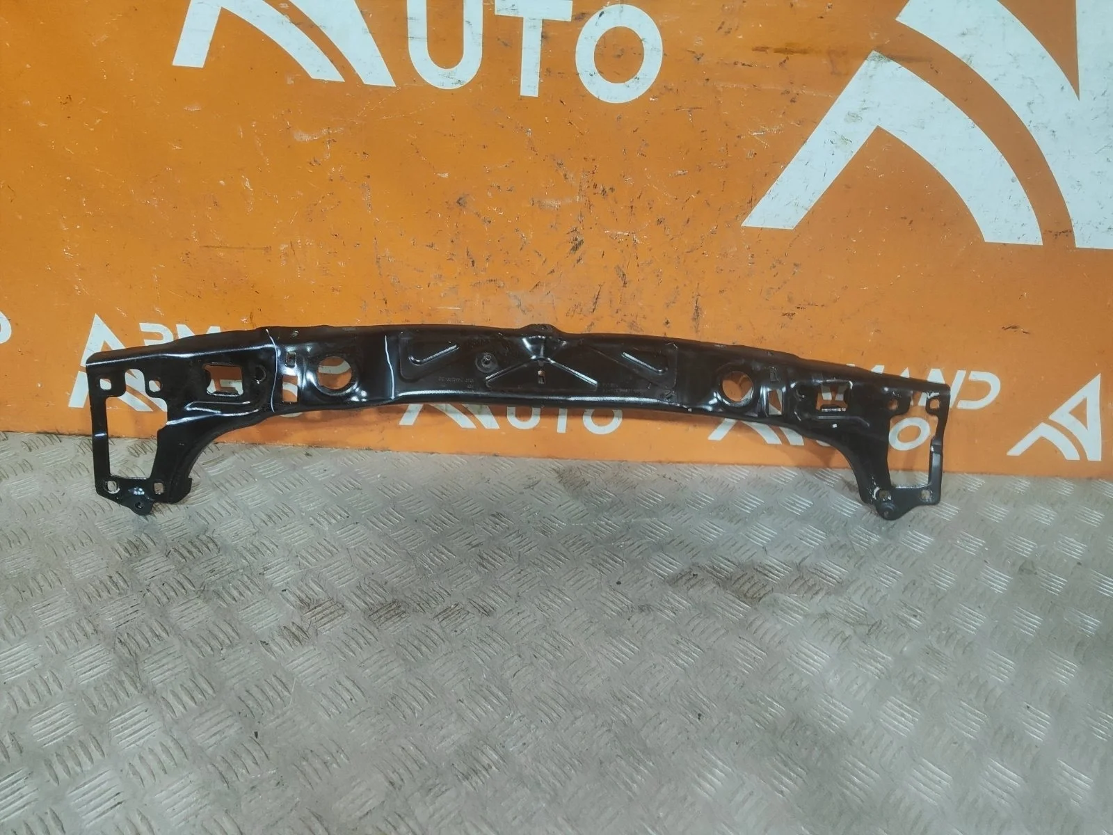 Панель передняя (суппорт радиатора) верхняя BMW X1 2015-2022 51647434544 F48