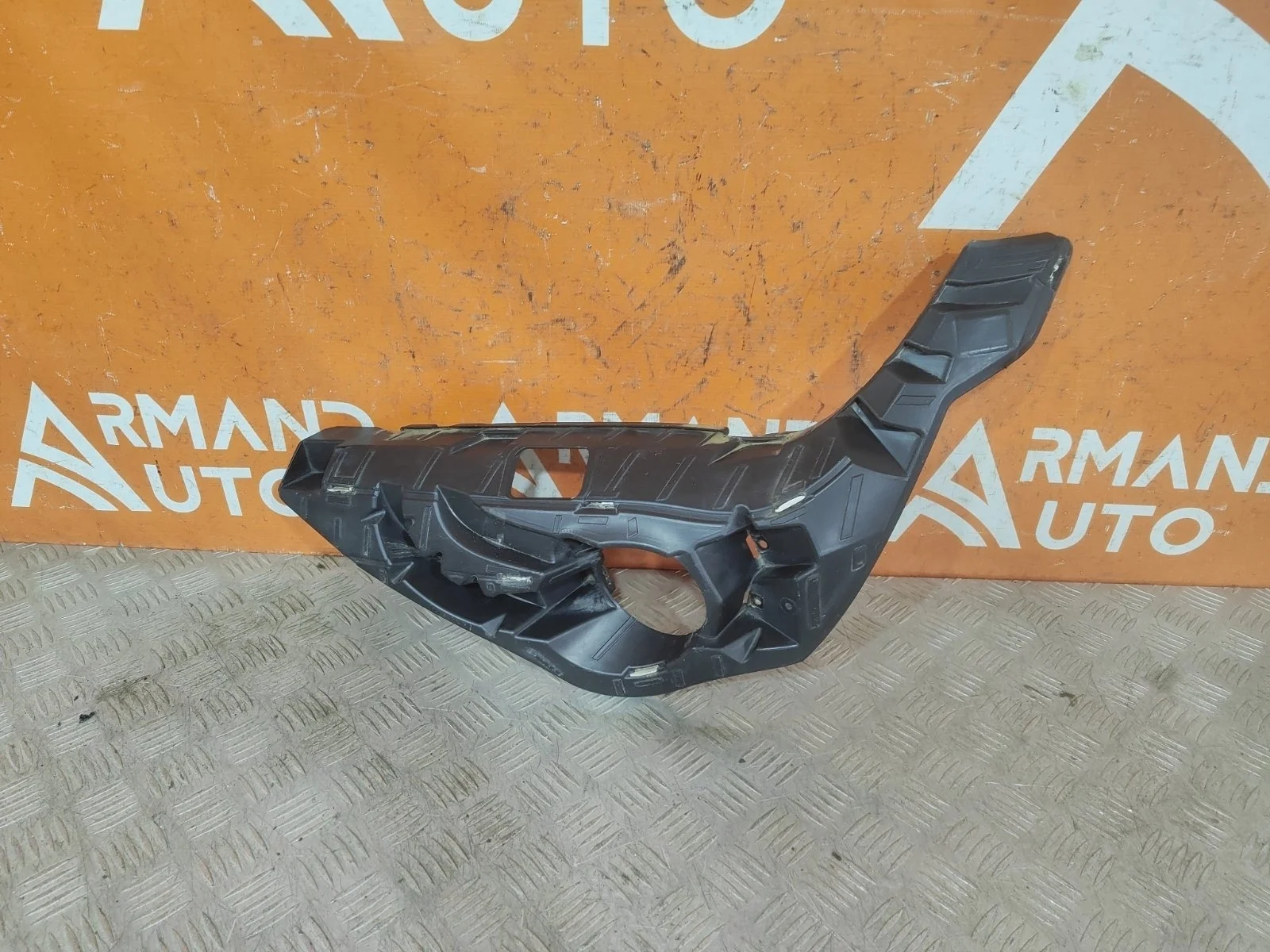 Кронштейн бампера BMW X1 2012-2015 51117345030 E84, передний левый
