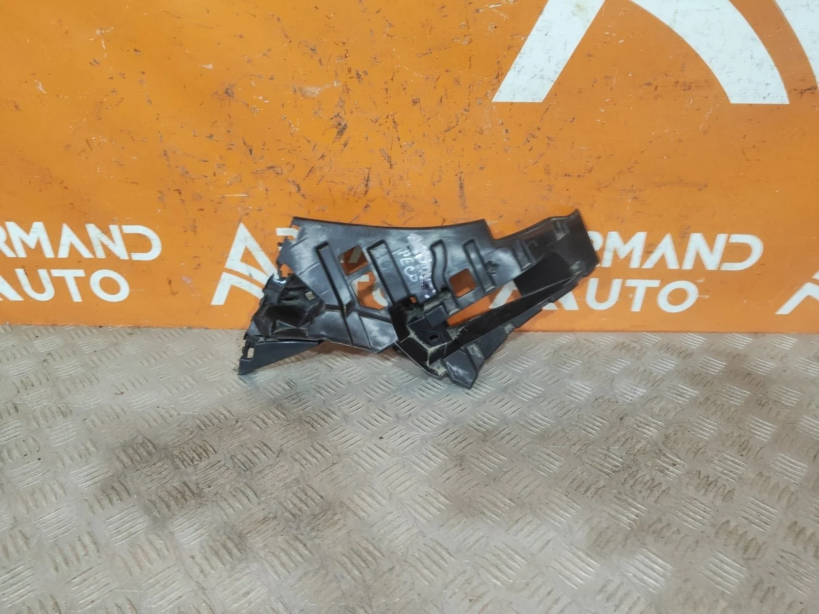 Кронштейн бампера Mercedes GL GLS-Class 2015-2019 A1666205801 X166, передний правый
