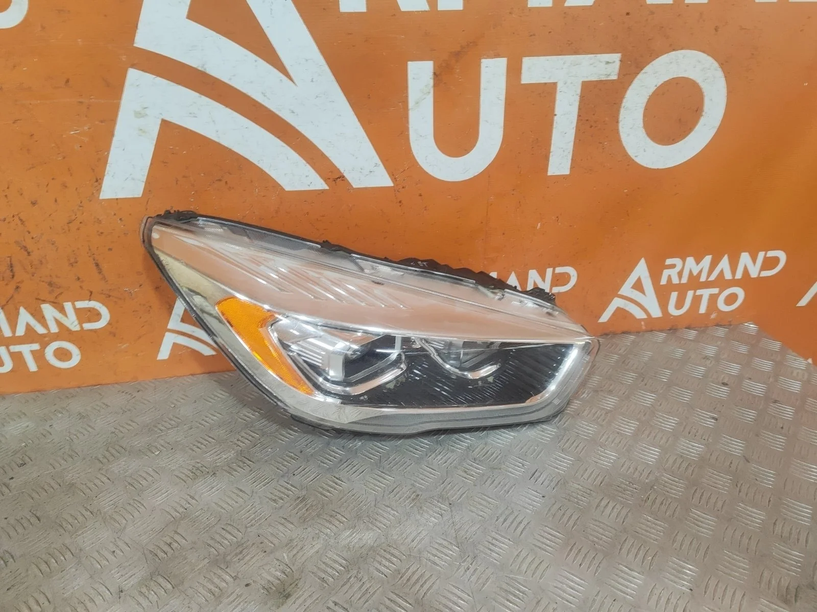 Фара Ford Kuga 2016-2019 2209865 2 CBS, правая
