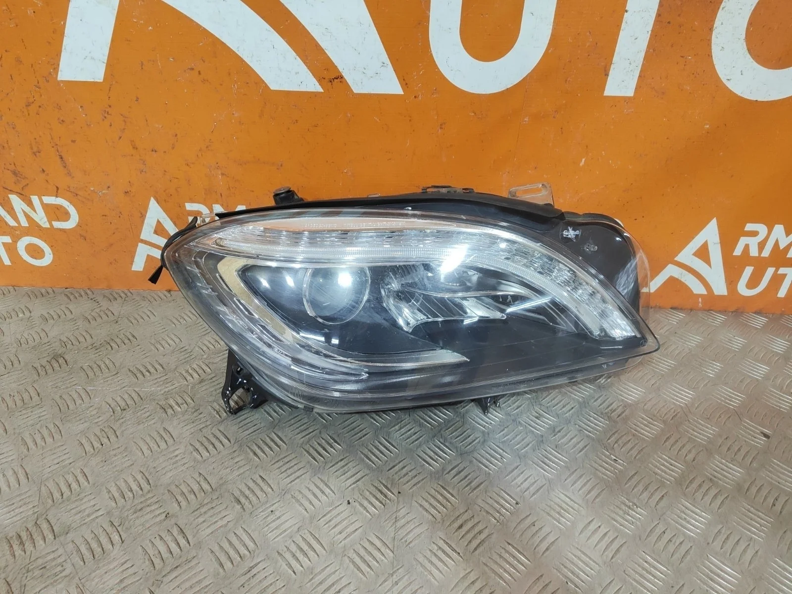 Фара Mercedes M ML GLE-Class 2011-2015 A1668205559 W166, правая