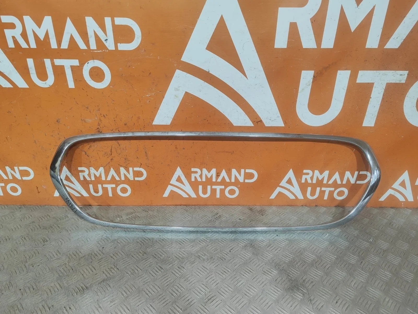 Окантовка решетки радиатора Mini Hatch 2013-2021 51137300589 F55